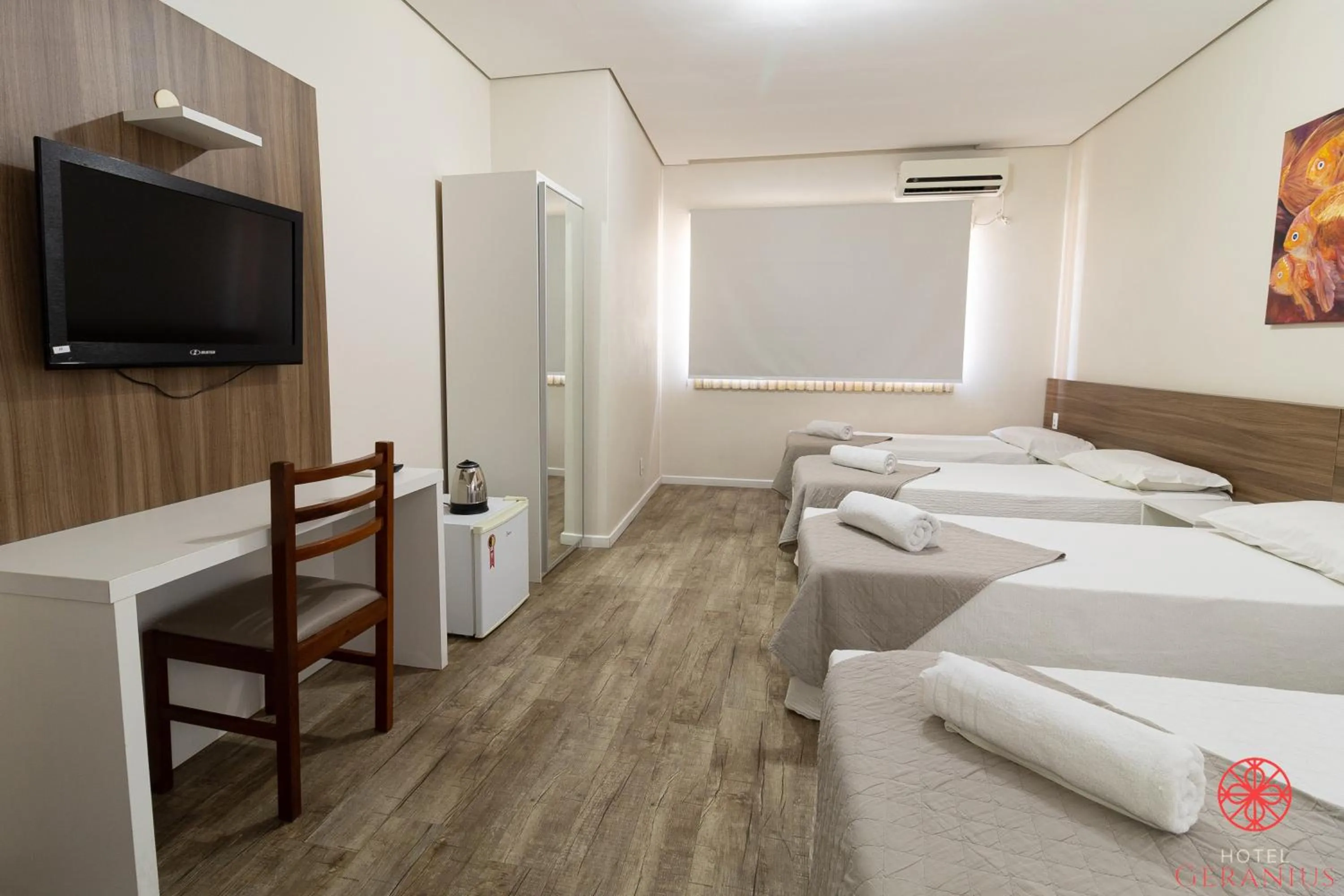 TV and multimedia, Bed in Hotel Geranius Ingleses