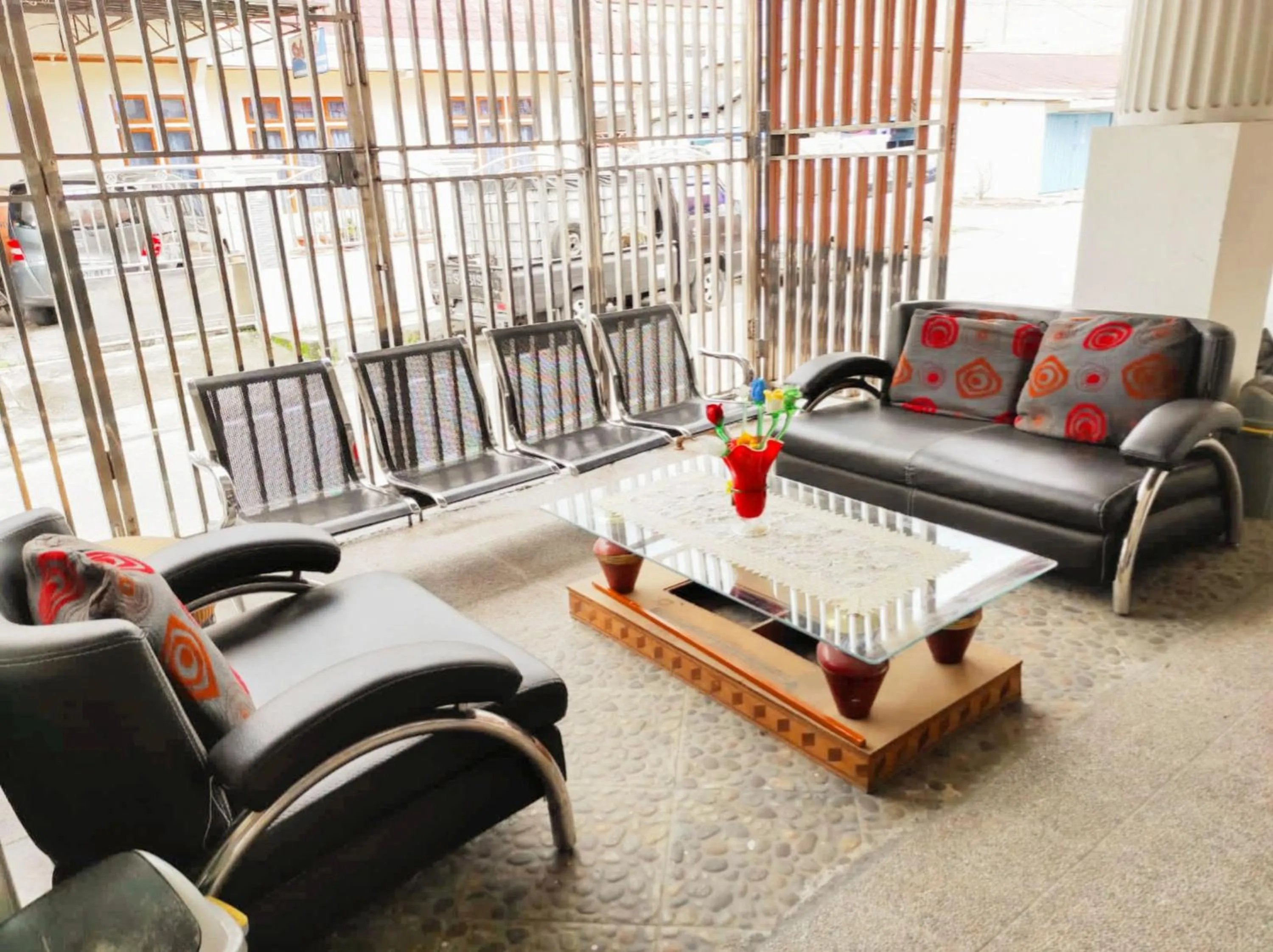 Living room in RedDoorz Syariah near Pasar Aur Kuning