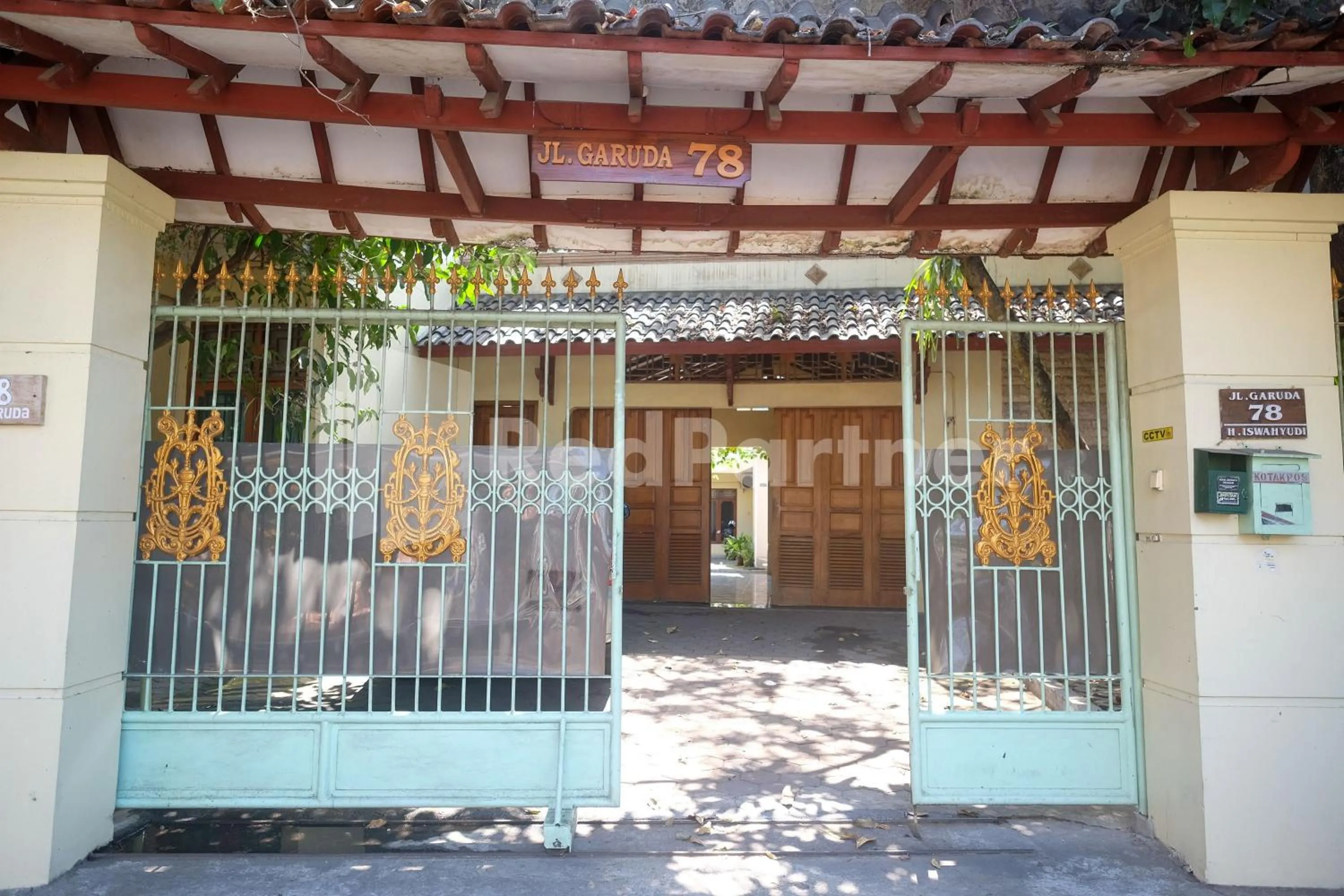 Facade/entrance in Wisma Garuda Syariah Condoongcatur Mitra RedDoorz