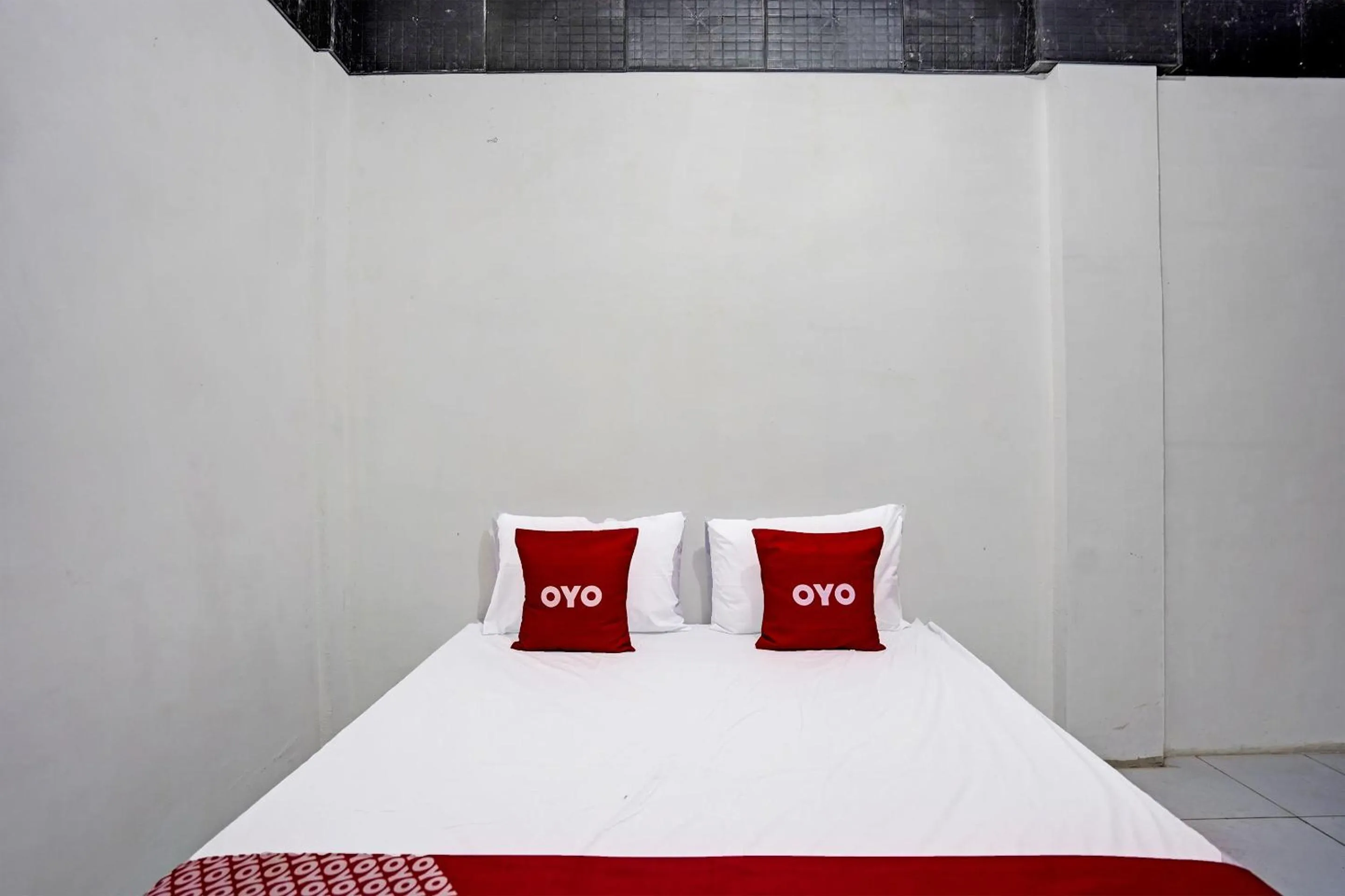 Bedroom, Bed in Hotel O Villa A1