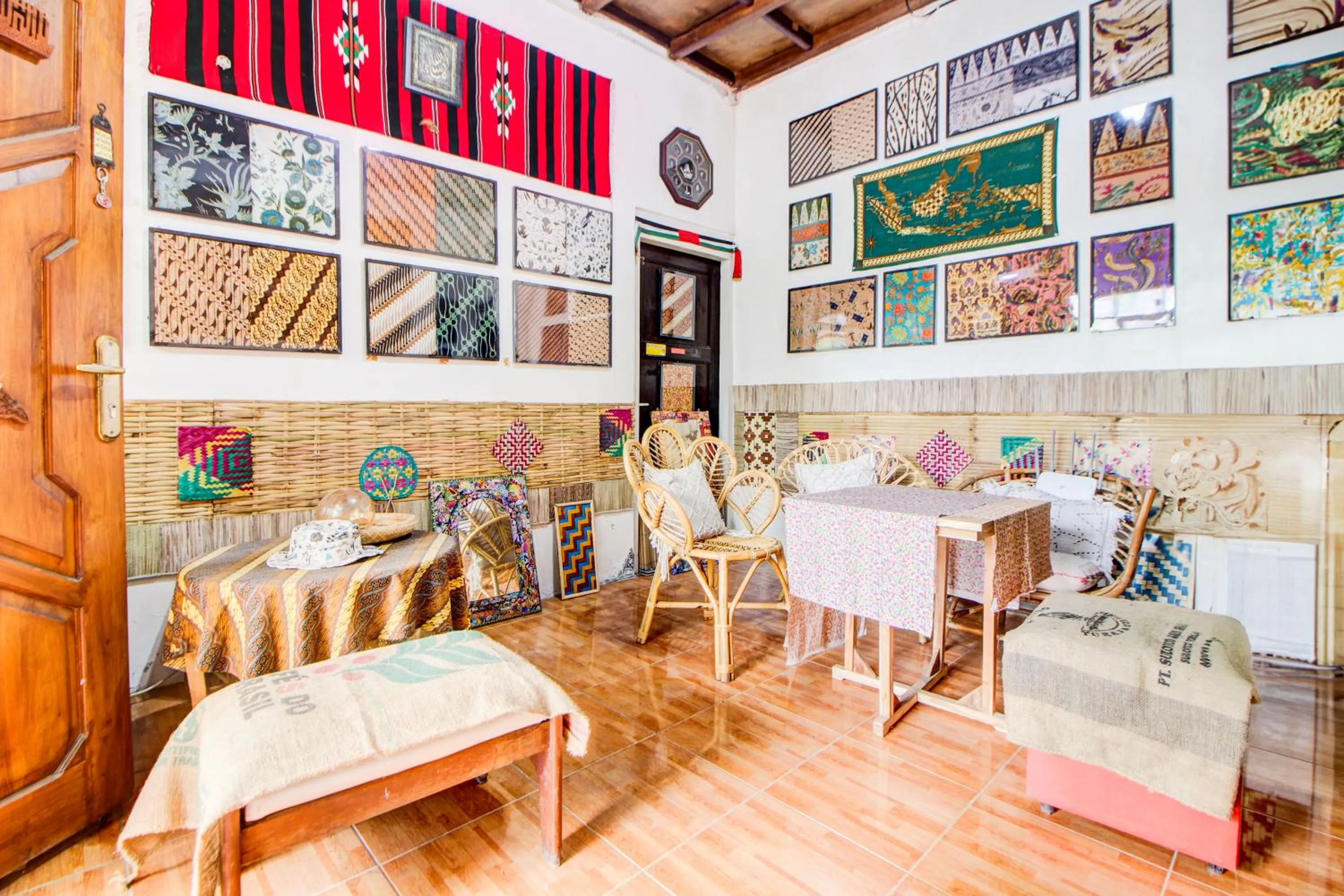 Seating area in Oyo 91601 Pelemkecut Double Degree Syariah