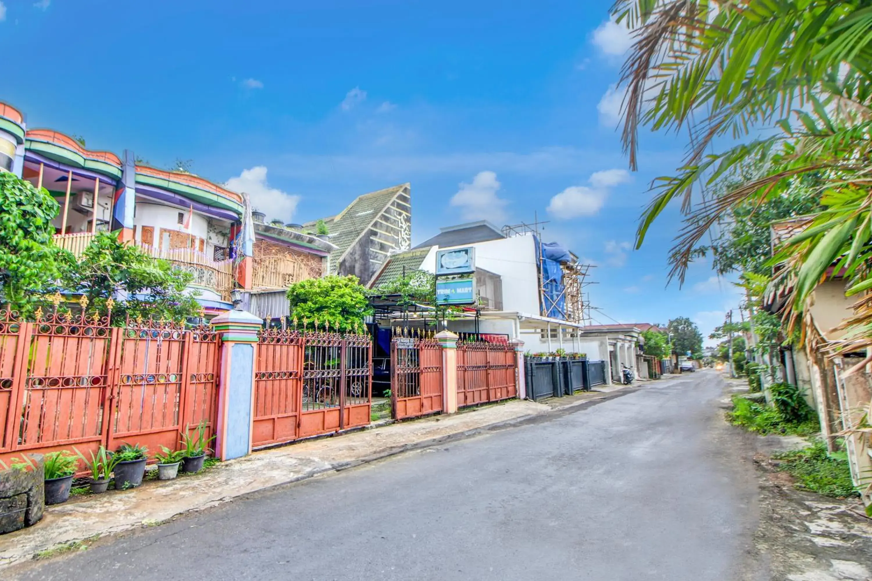 Facade/entrance in Hotel O Seturan Near Ugm Formerly Palem Kecut Facade/entrance in Hotel O Seturan Near Ugm Formerly Palem Kecut