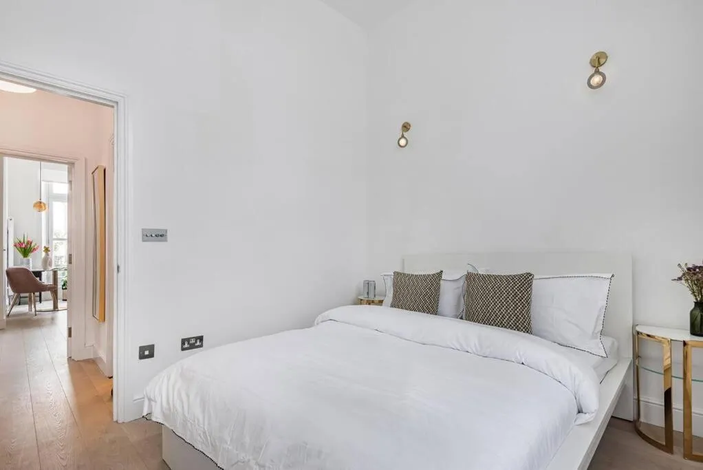 Bed in Lady on the Lane- 2 bed Primrose Hill