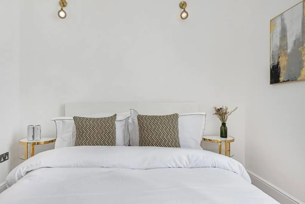 Bed in Lady on the Lane- 2 bed Primrose Hill