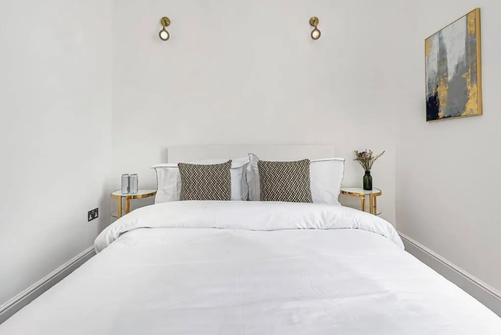 Bed in Lady on the Lane- 2 bed Primrose Hill