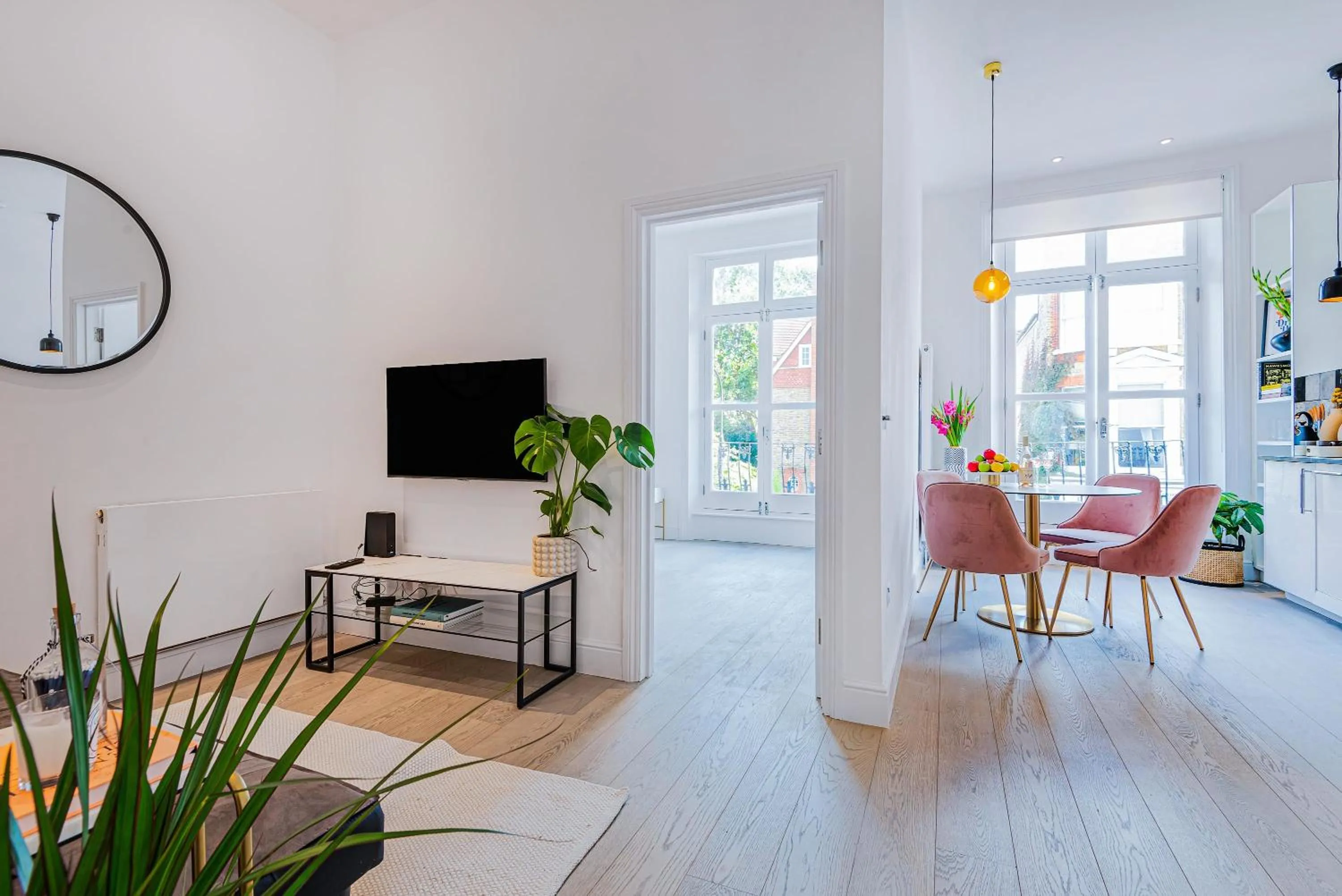 Lady on the Lane- 2 bed Primrose Hill