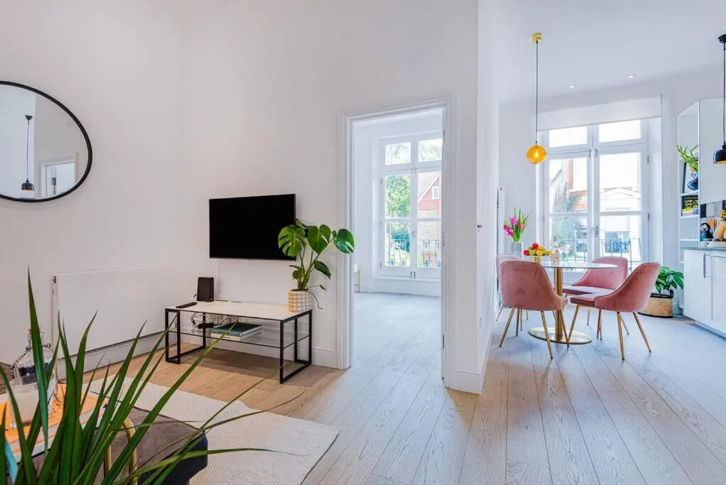 Lady on the Lane- 2 bed Primrose Hill