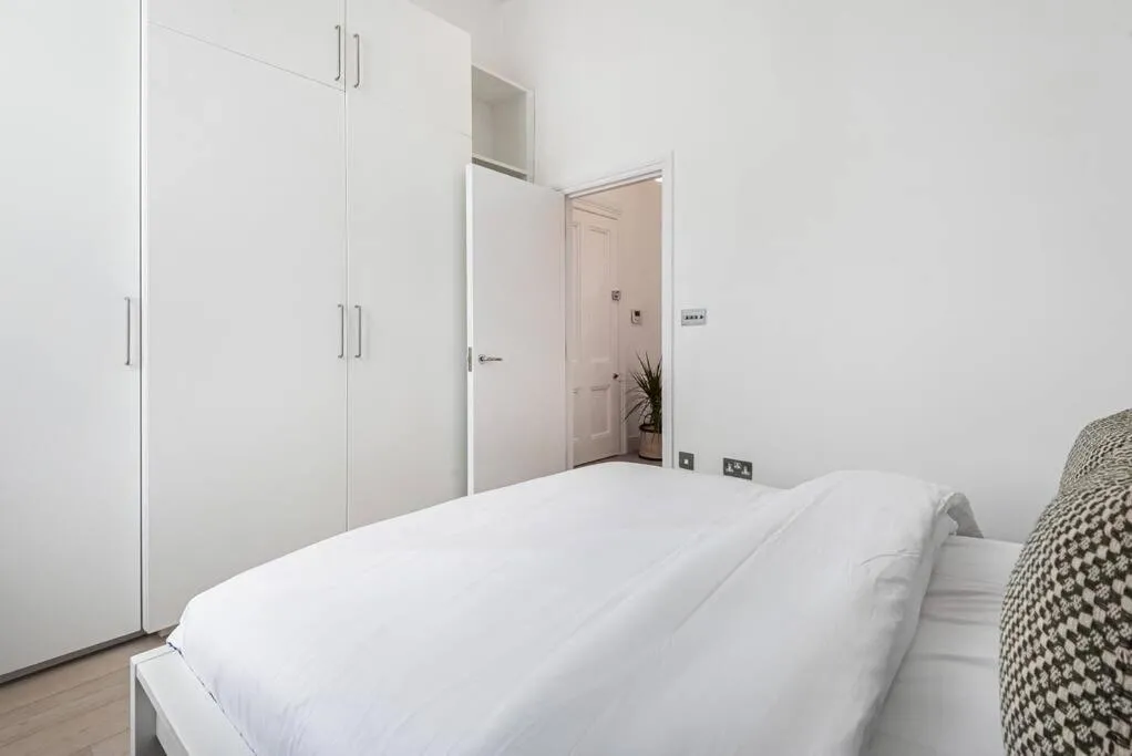 Bed in Lady on the Lane- 2 bed Primrose Hill