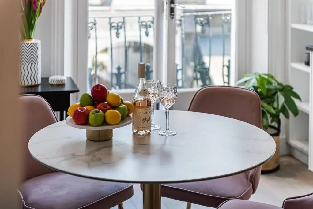 Lady on the Lane- 2 bed Primrose Hill