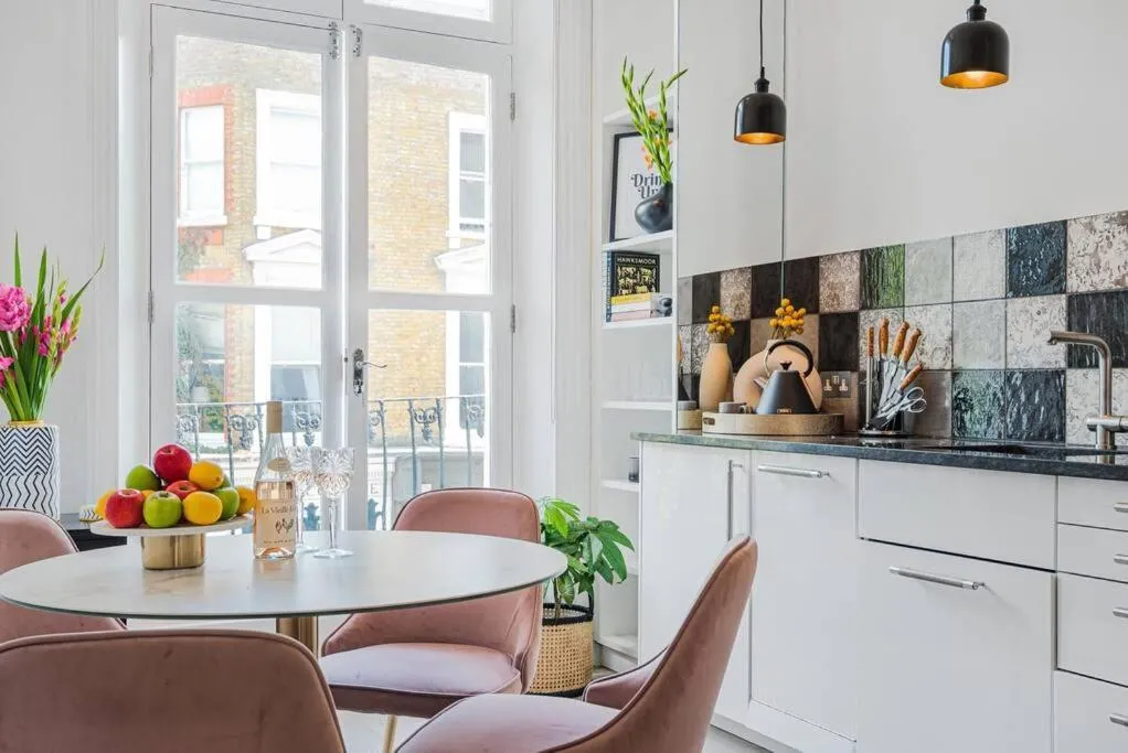 Lady on the Lane- 2 bed Primrose Hill