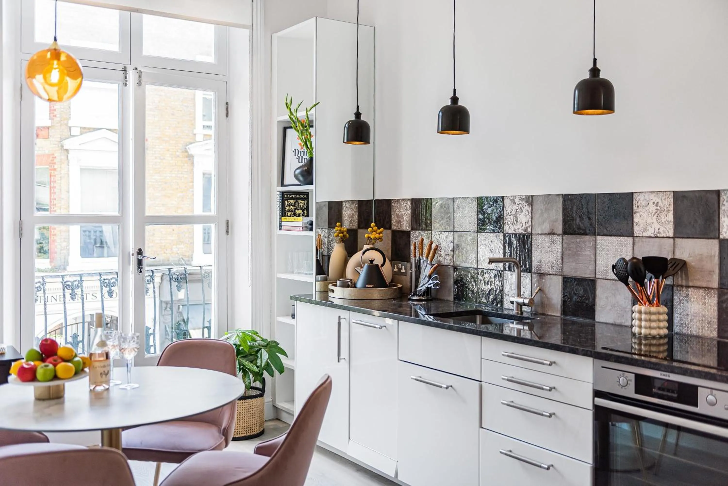 Lady on the Lane- 2 bed Primrose Hill