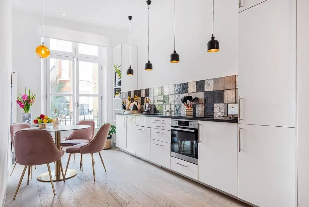 Lady on the Lane- 2 bed Primrose Hill