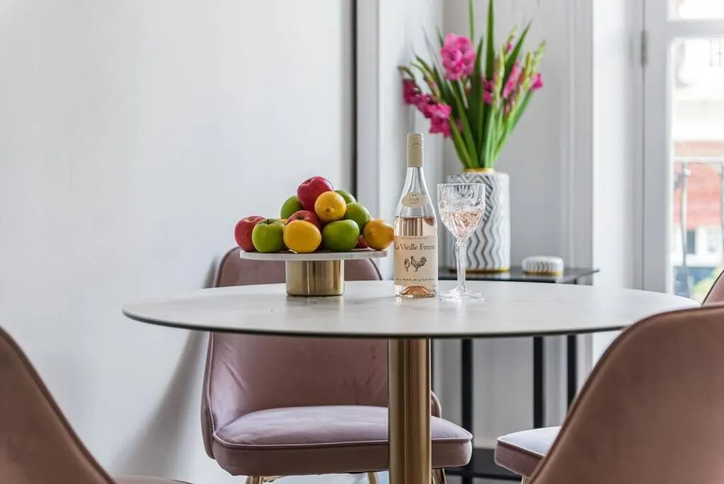 Lady on the Lane- 2 bed Primrose Hill