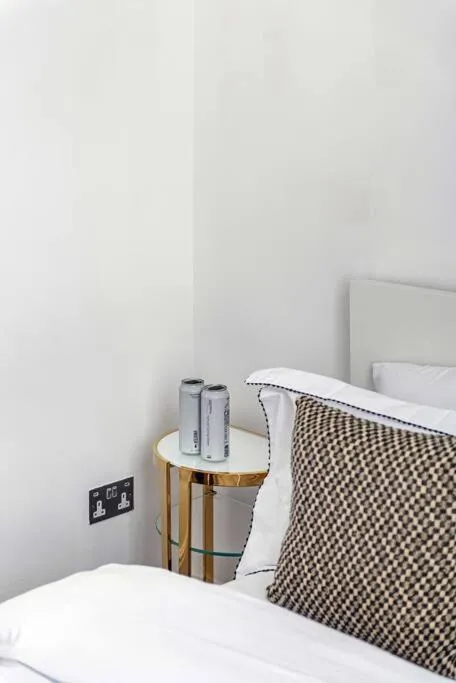 Bed in Lady on the Lane- 2 bed Primrose Hill