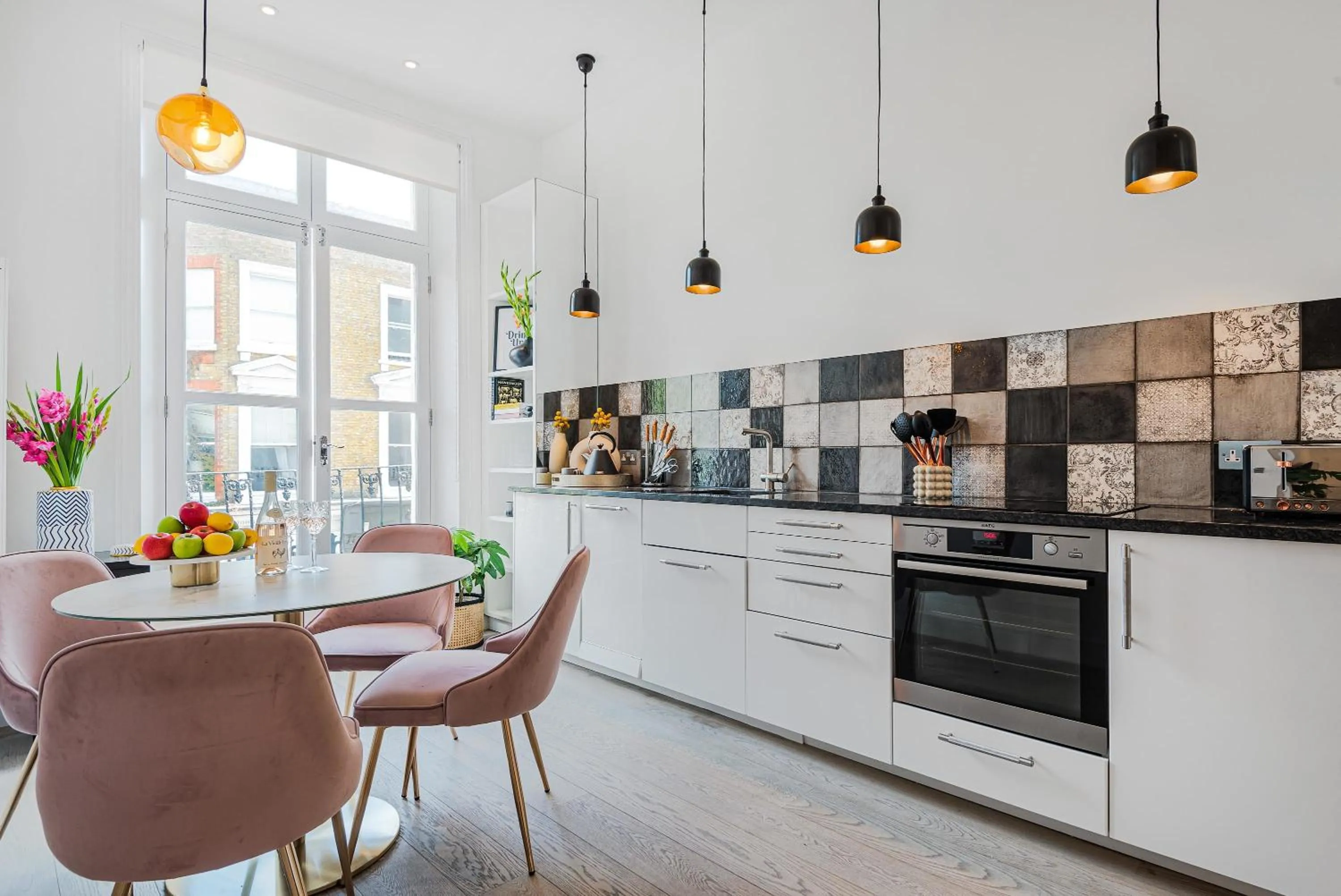 Lady on the Lane- 2 bed Primrose Hill