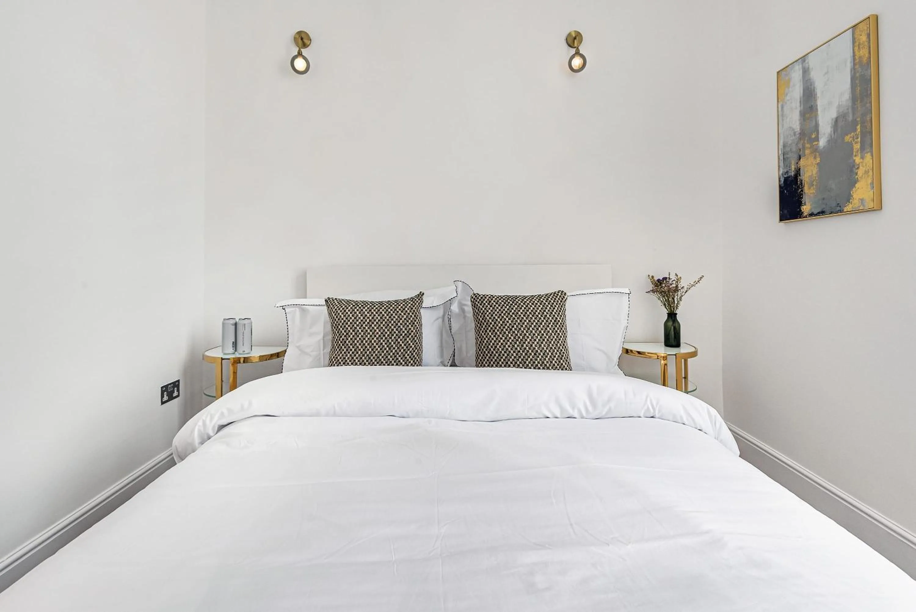Bed in Lady on the Lane- 2 bed Primrose Hill