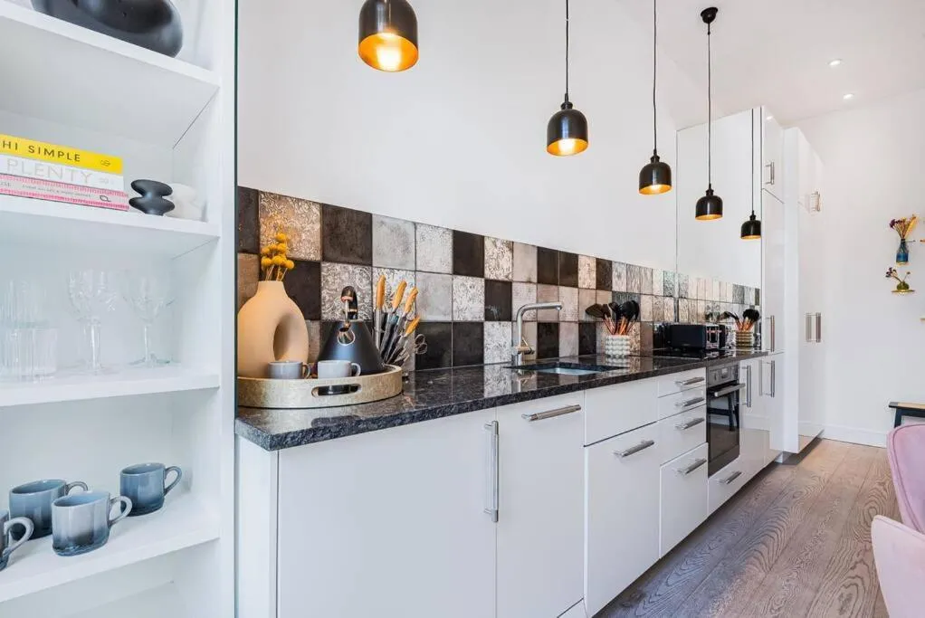 Lady on the Lane- 2 bed Primrose Hill