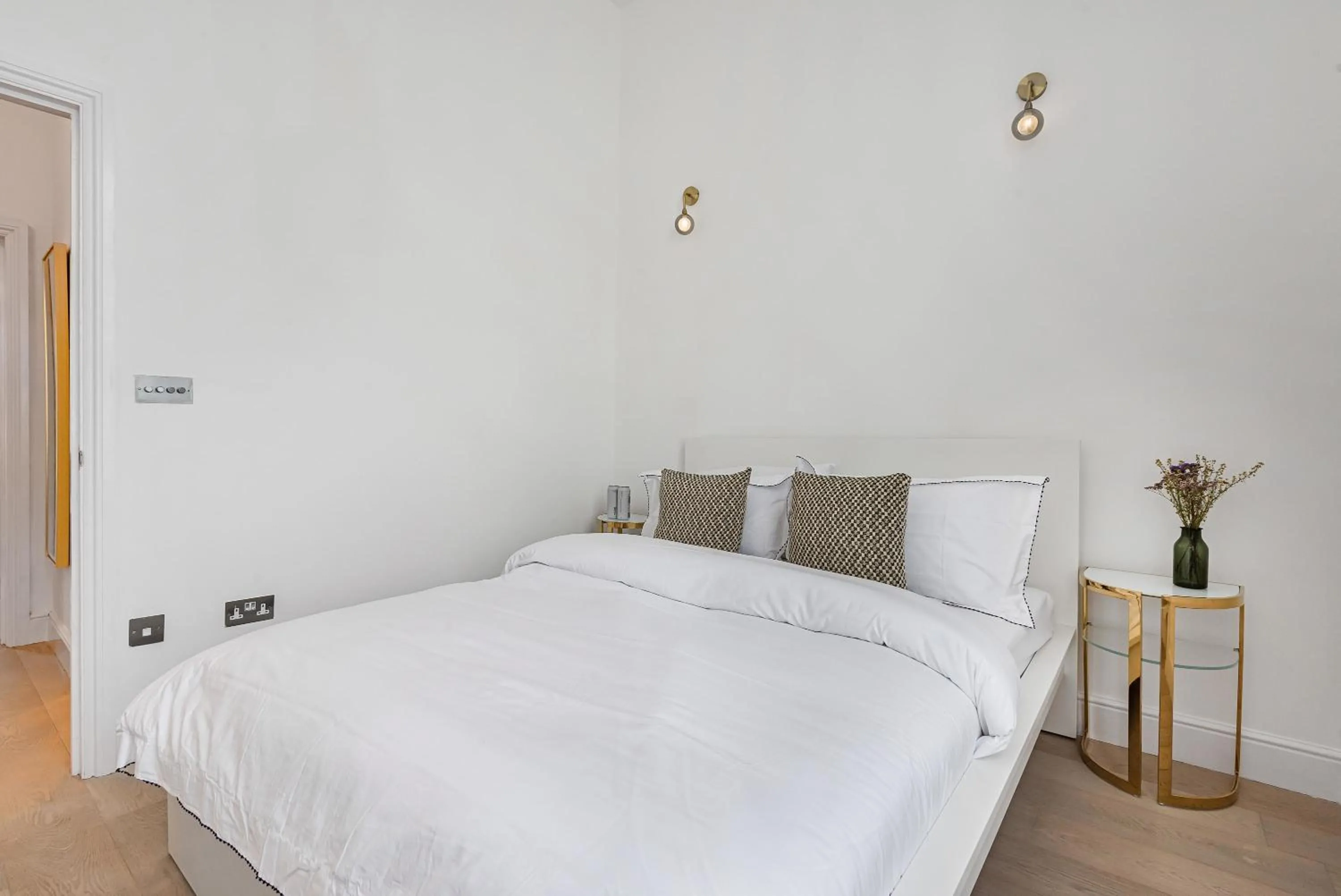 Bed in Lady on the Lane- 2 bed Primrose Hill