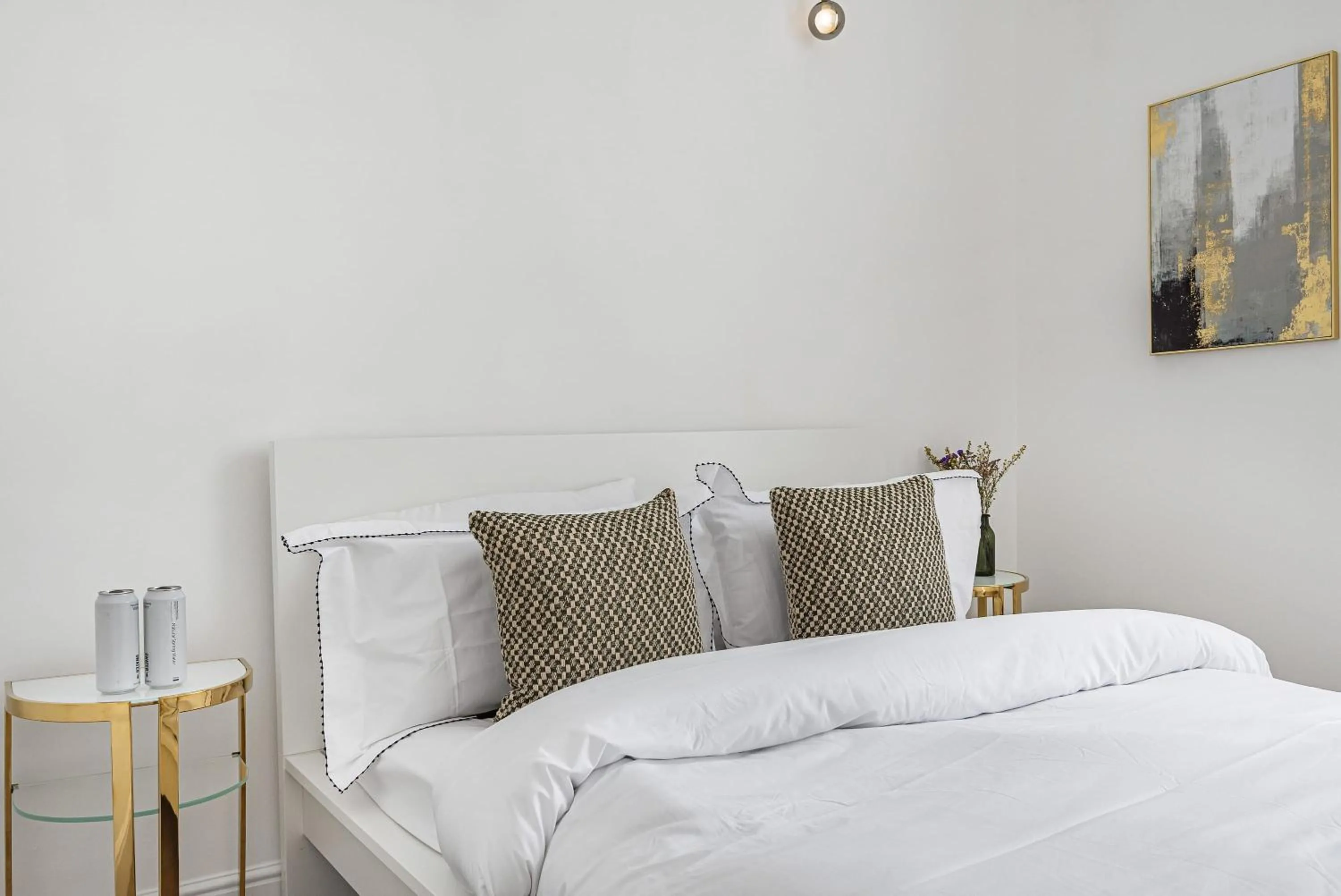 Bed in Lady on the Lane- 2 bed Primrose Hill
