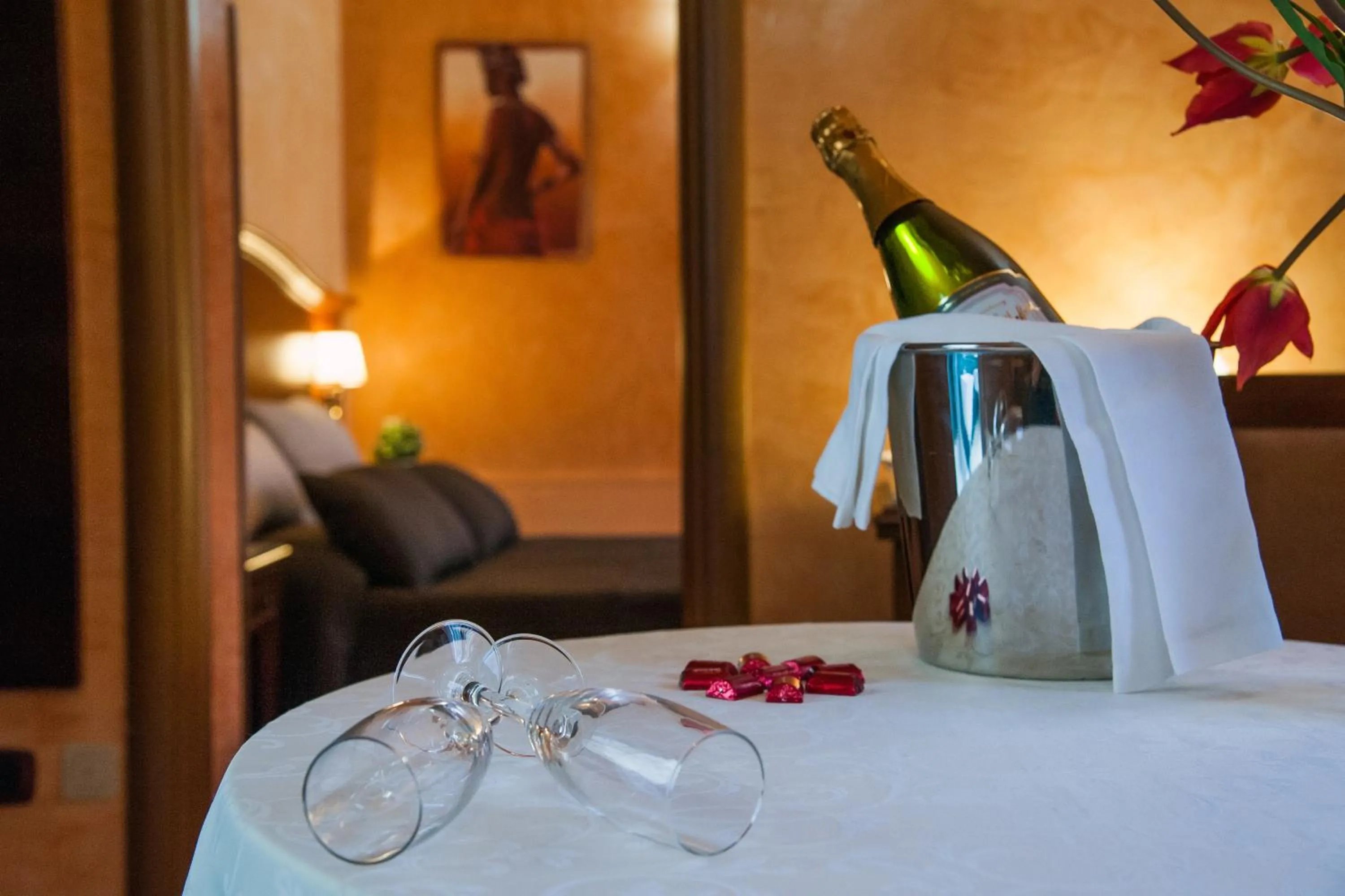 Alcoholic drinks, Bed in Hotel Al Ritrovo