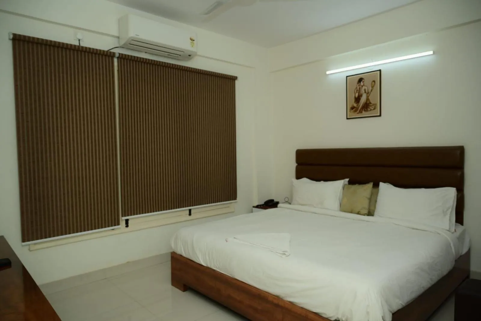 Bed in Windfall Service Apartment