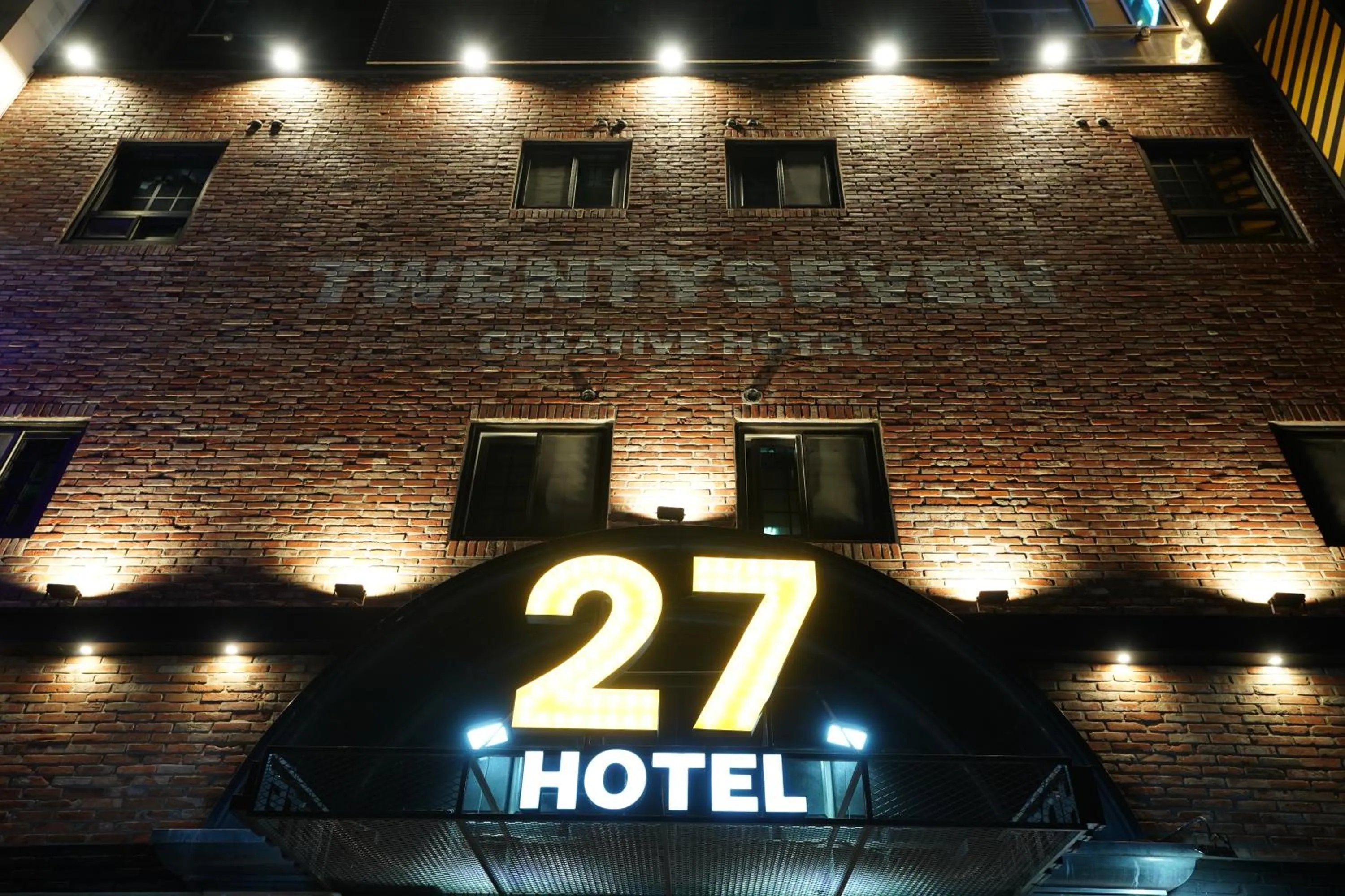 27 Hotel