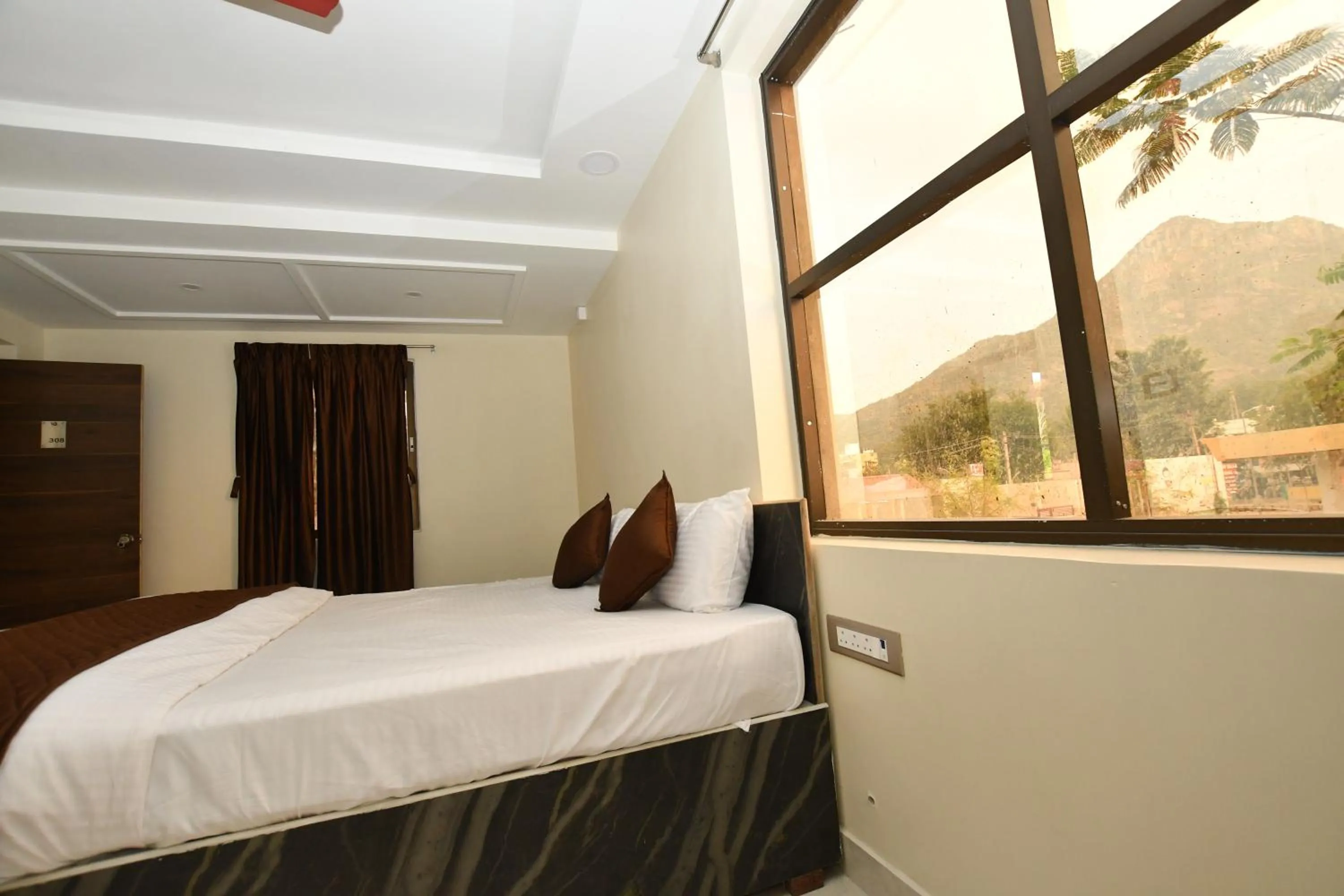 Toilet, Bed in VIJAY BALAJI MAHAL A/C