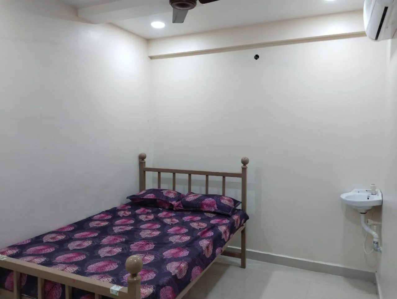 Photo of the whole room, Bed in VIJAY BALAJI MAHAL A/C