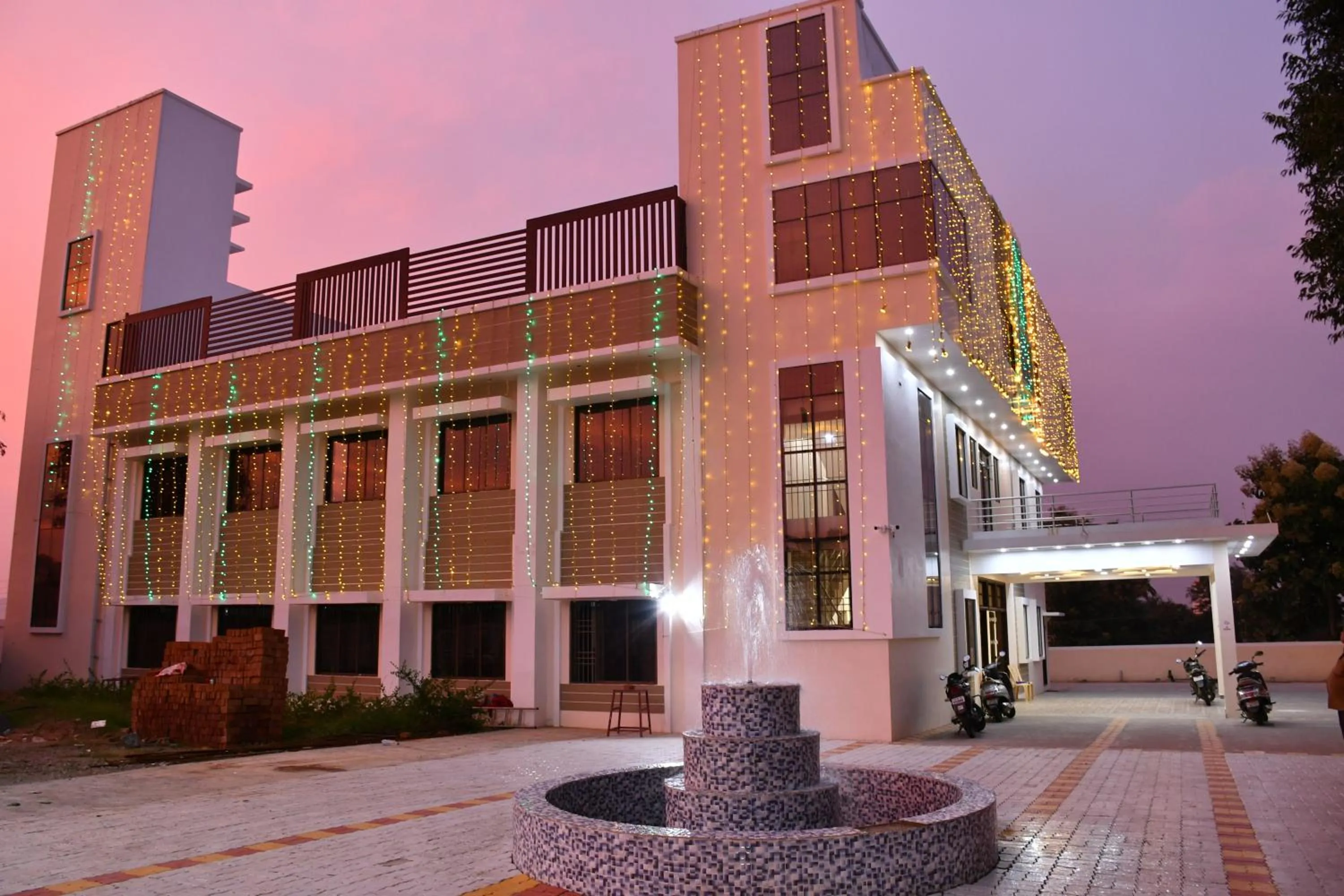 Property building in VIJAY BALAJI MAHAL A/C