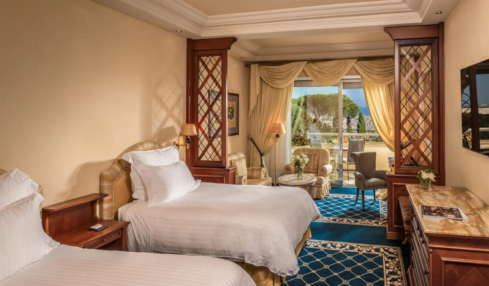 Bed in Rome Cavalieri, A Waldorf Astoria Hotel