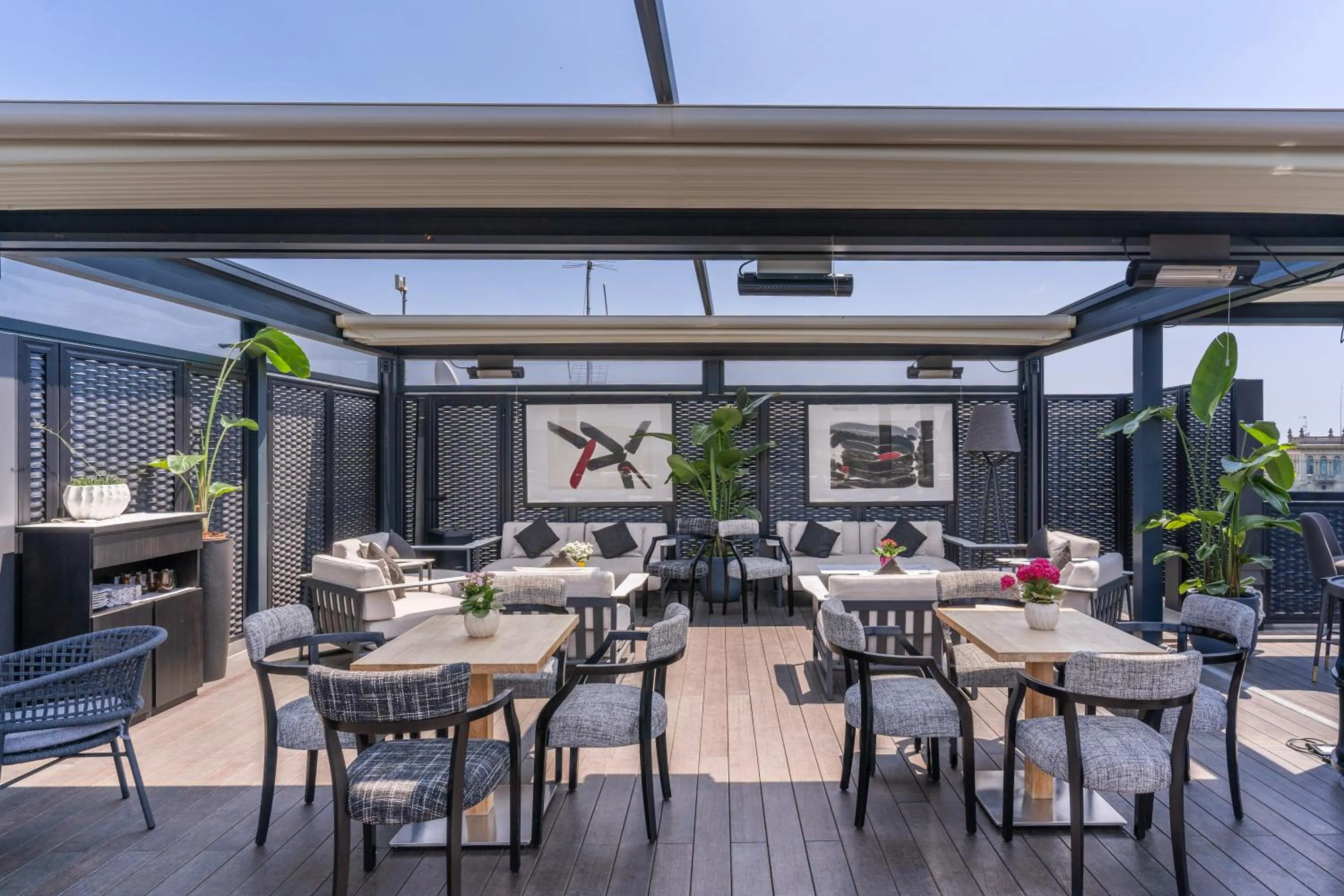 Patio in Hotel Splendide Royal - The Leading Hotels of the World