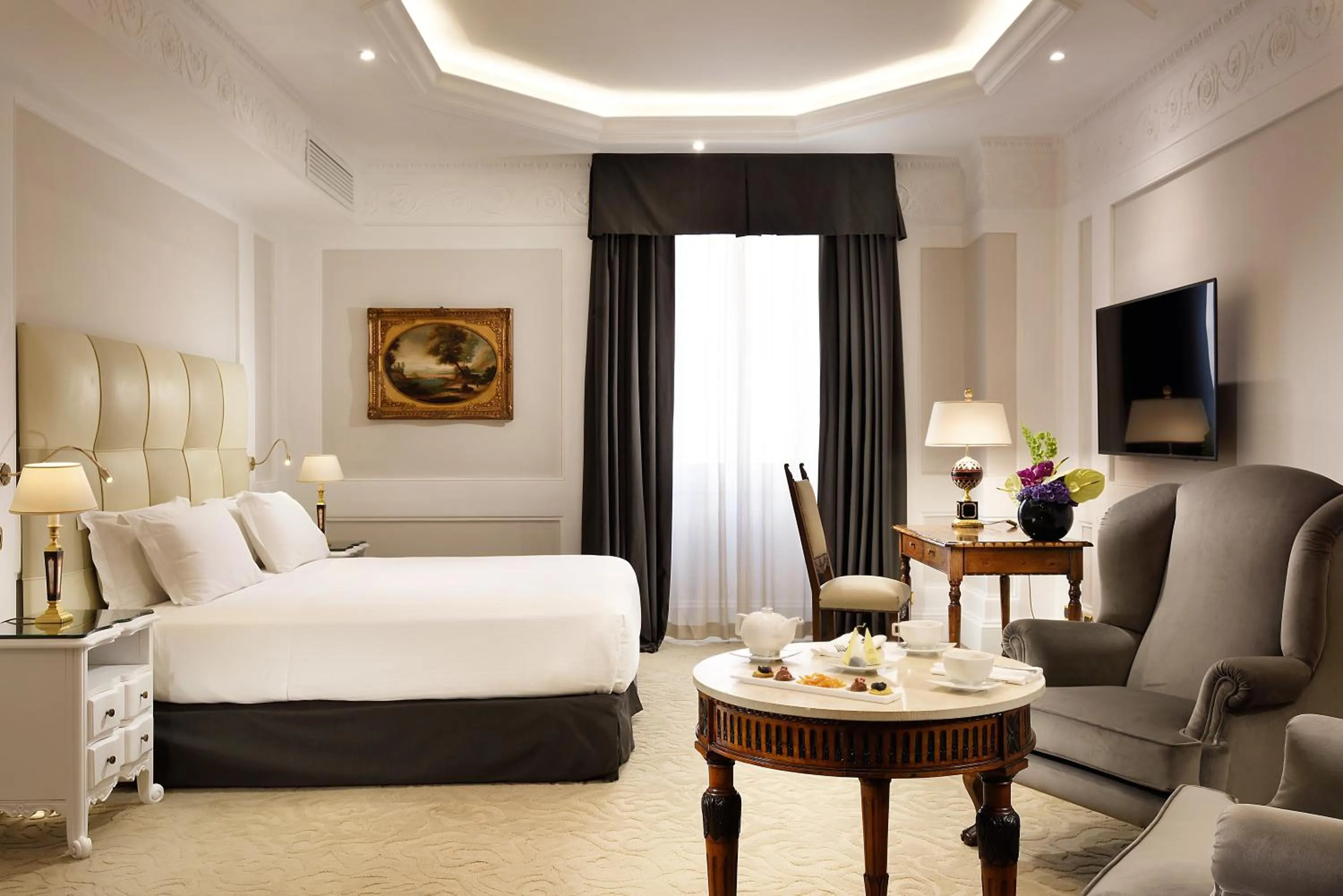Bed in Hotel Splendide Royal - The Leading Hotels of the World
