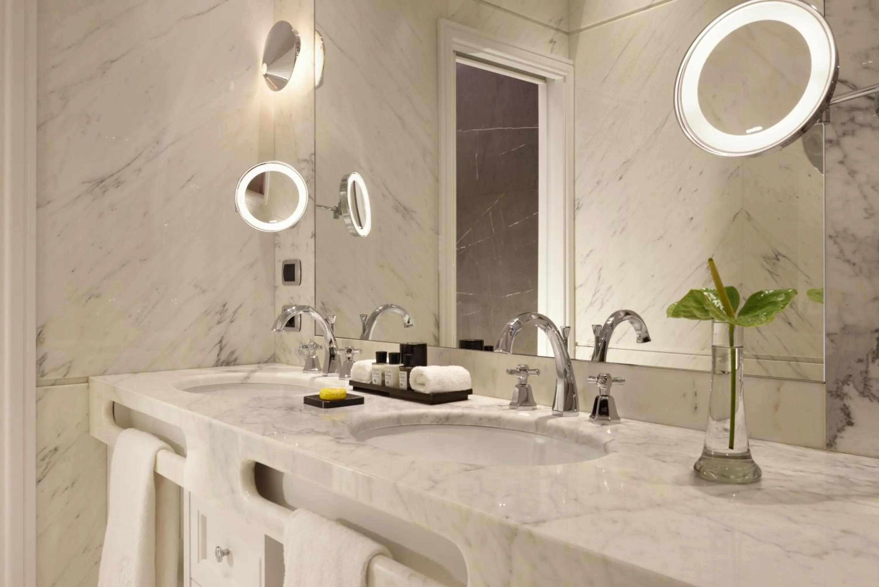 Bathroom in Hotel Splendide Royal - The Leading Hotels of the World