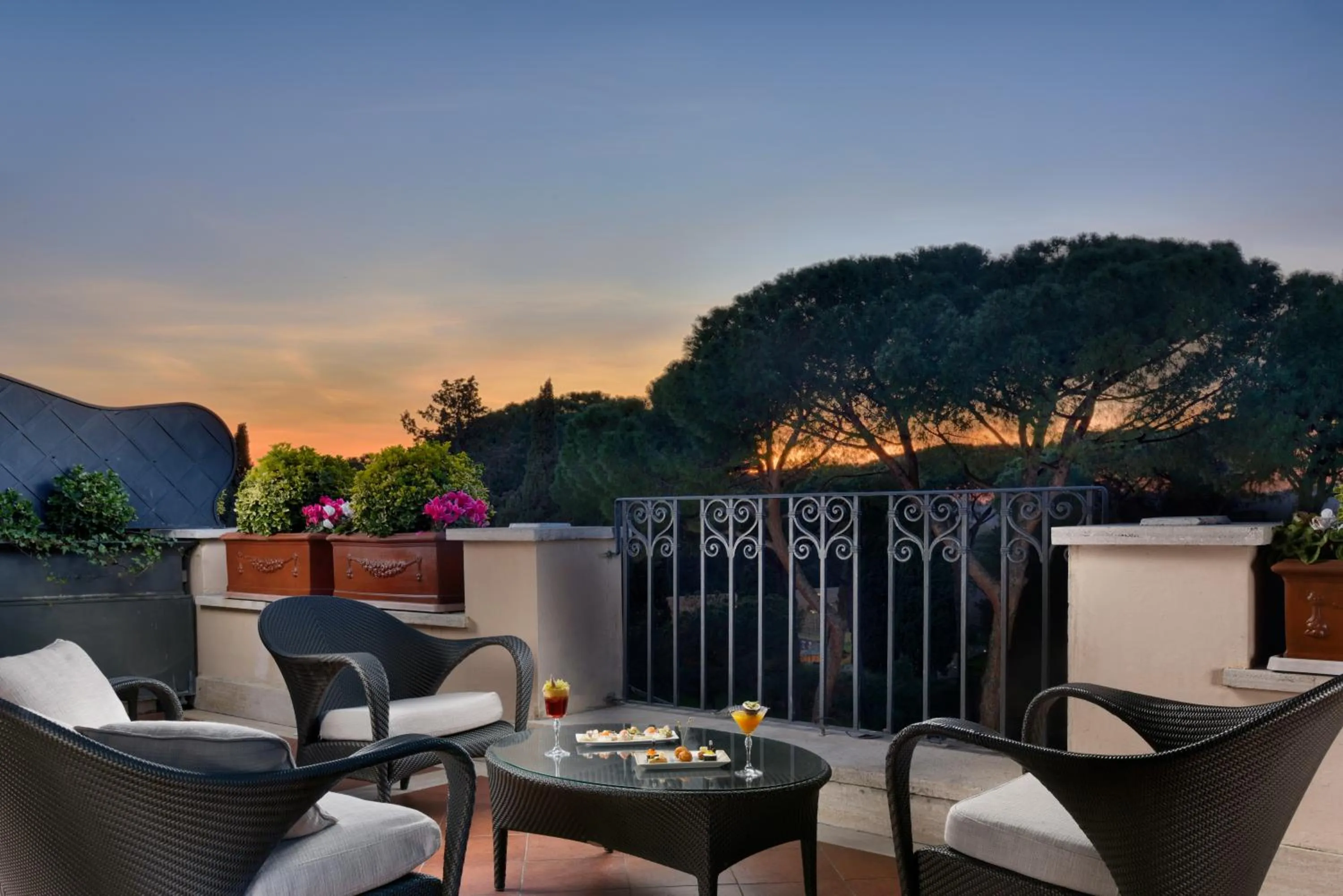 Patio in Hotel Splendide Royal - The Leading Hotels of the World