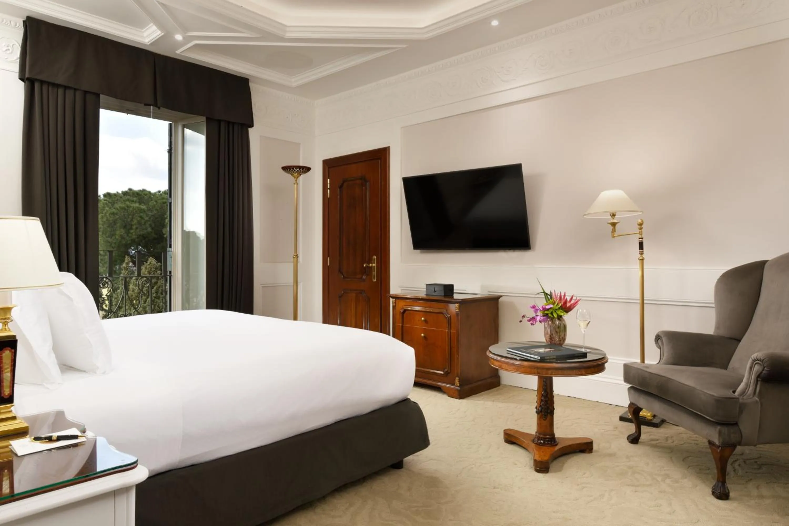 Bed in Hotel Splendide Royal - The Leading Hotels of the World