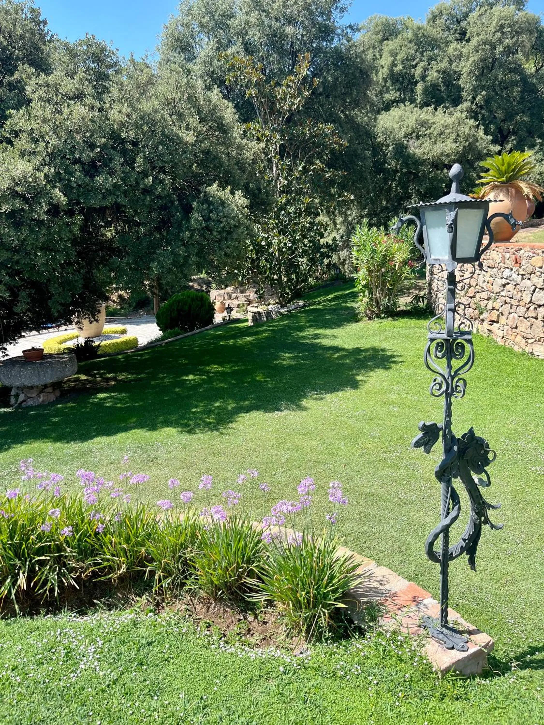 Garden in Masia Can Viver - Olive oil tourism B&B