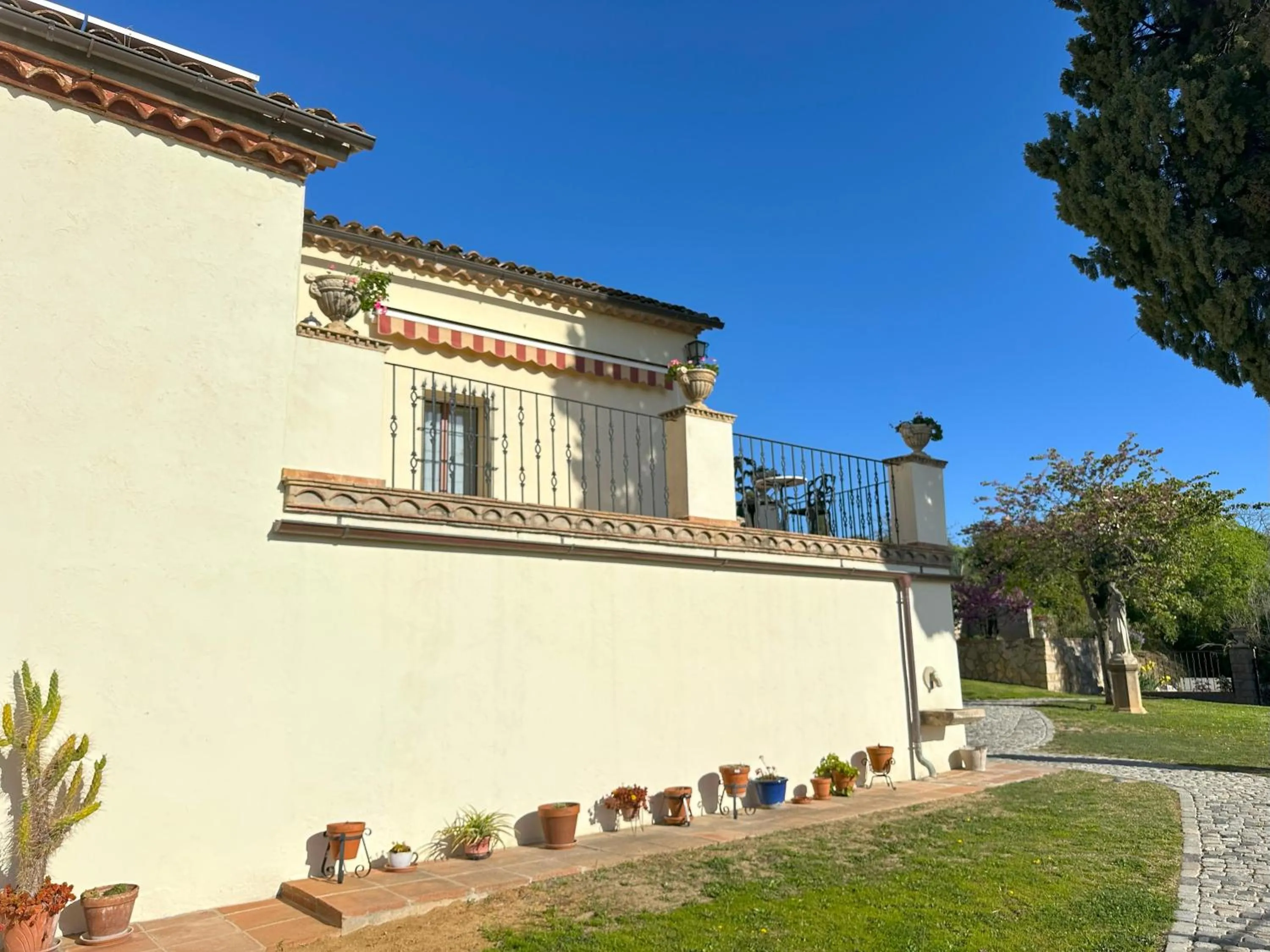 Property building in Masia Can Viver - Olive oil tourism B&B