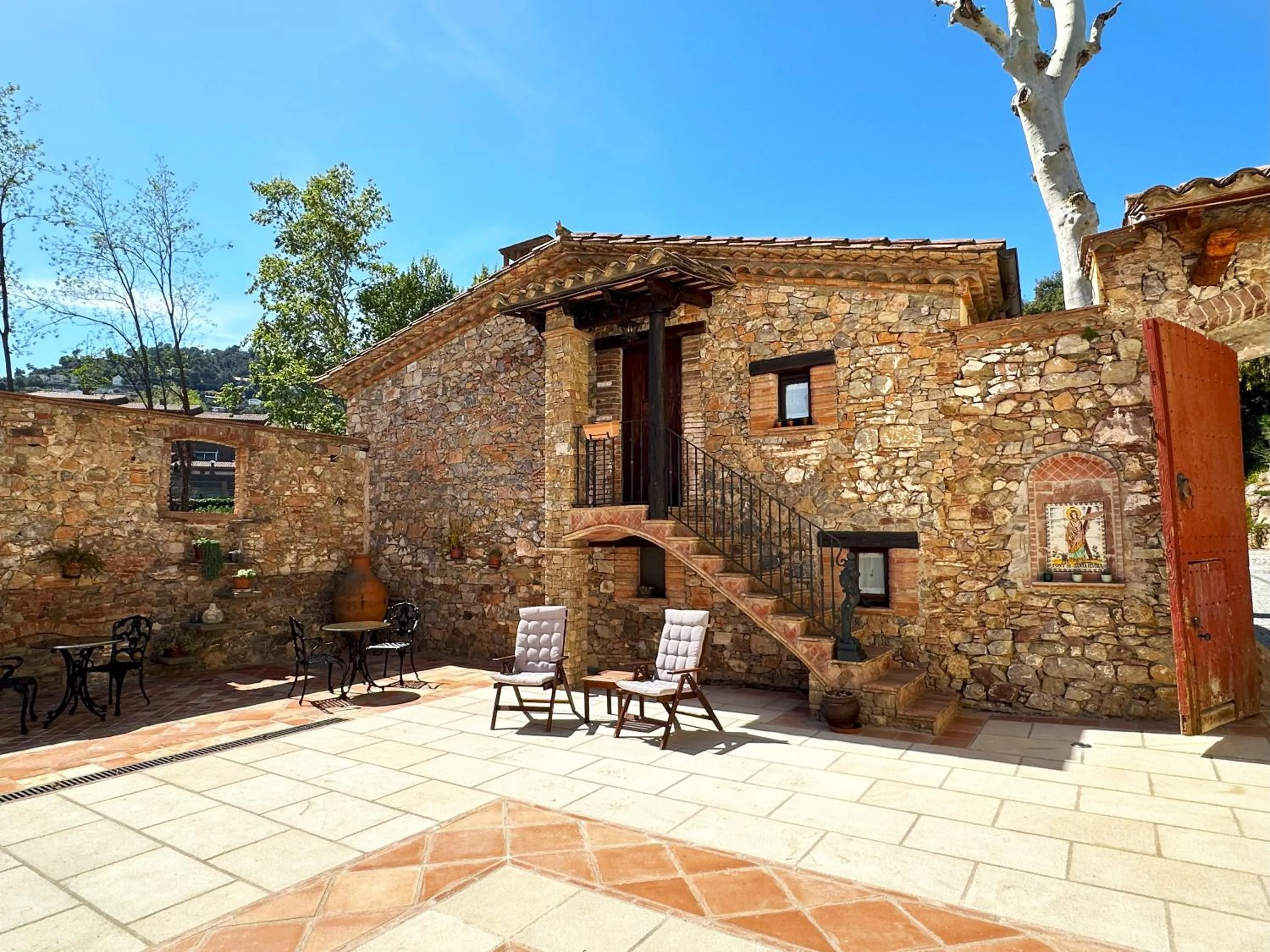Property building in Masia Can Viver - Olive oil tourism B&B