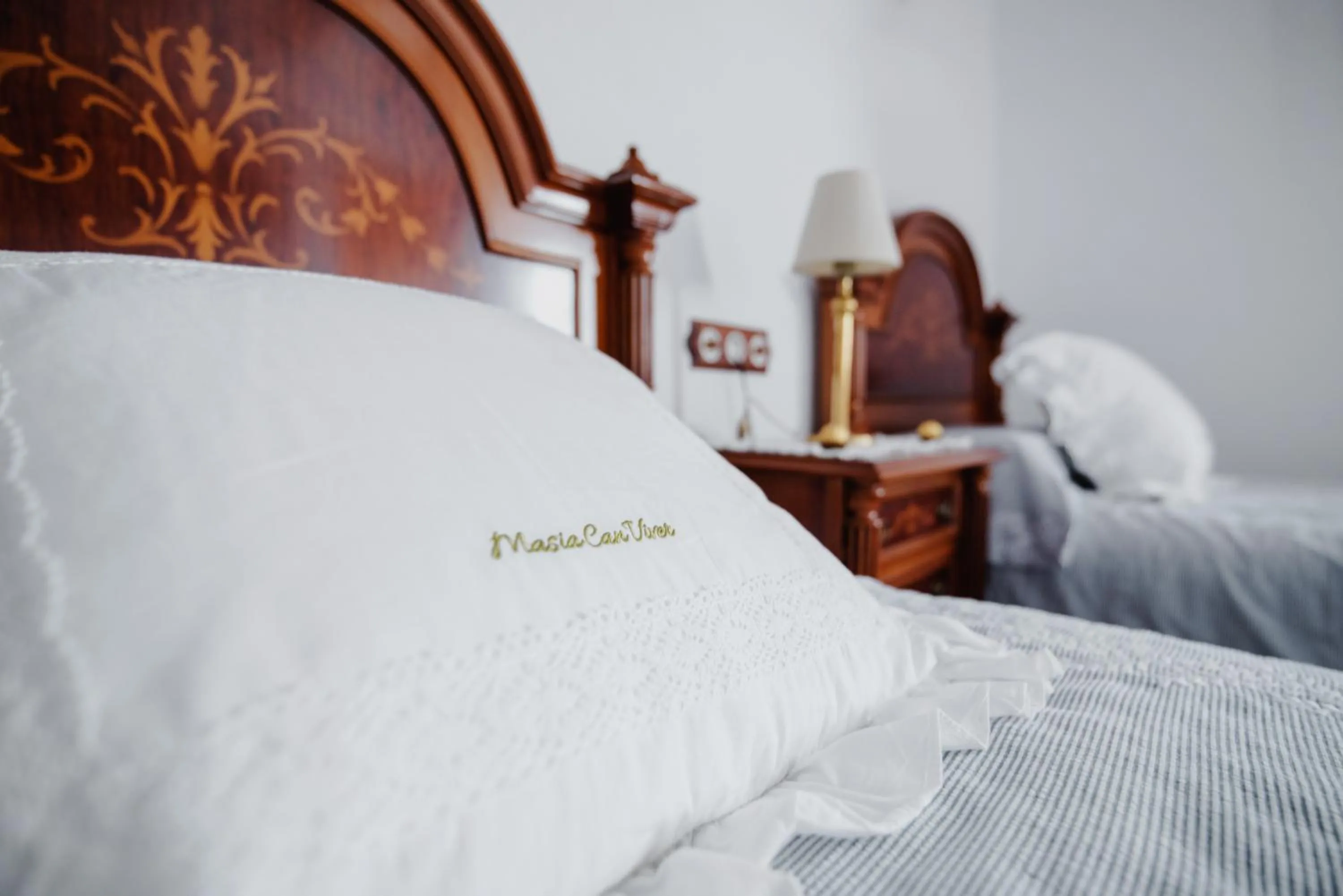 Bed in Masia Can Viver - Olive oil tourism B&B