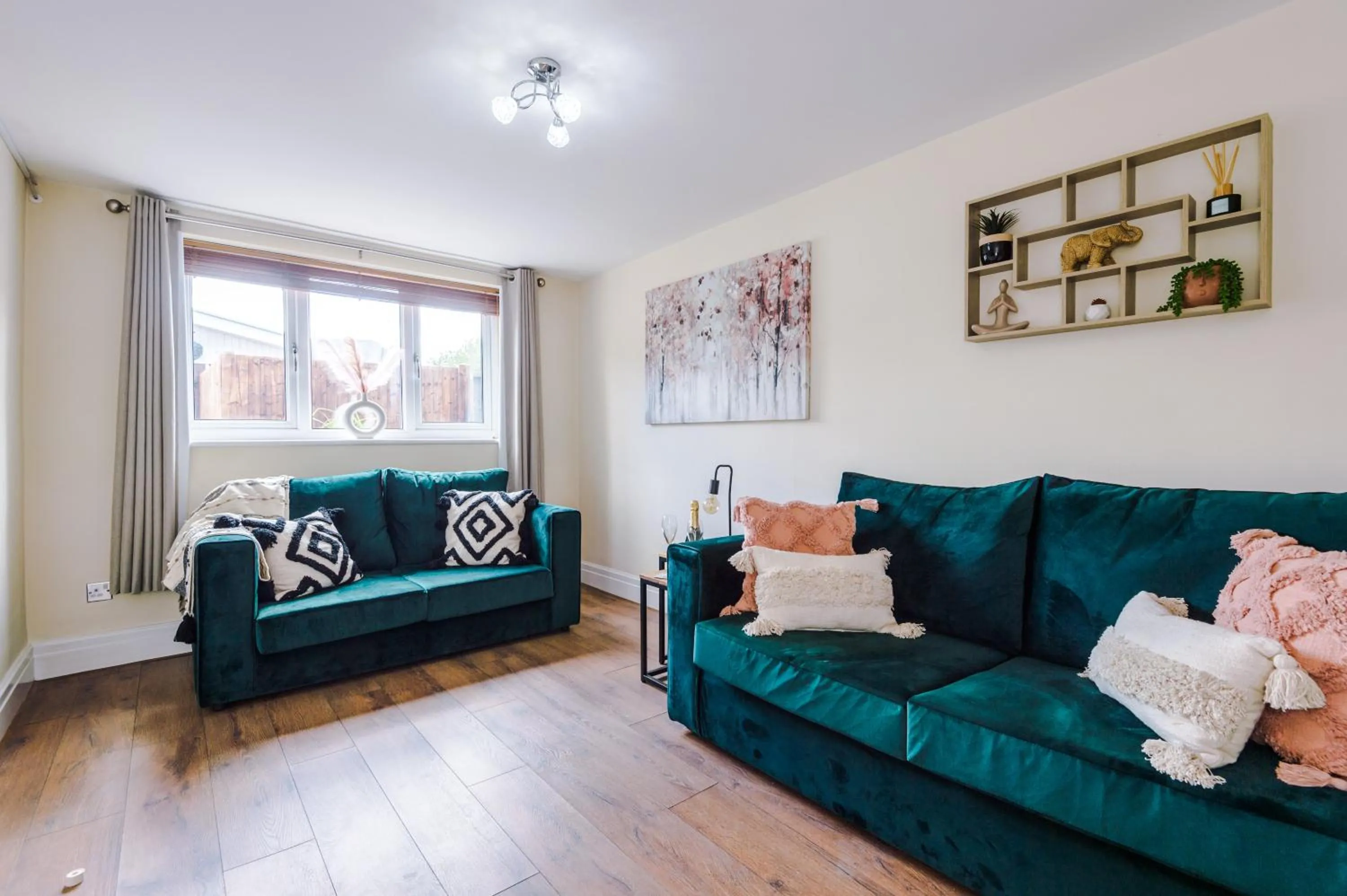Charming 3-Bed cottage in Chester, ideal for Families & Workers, FREE Parking - Sleeps 7