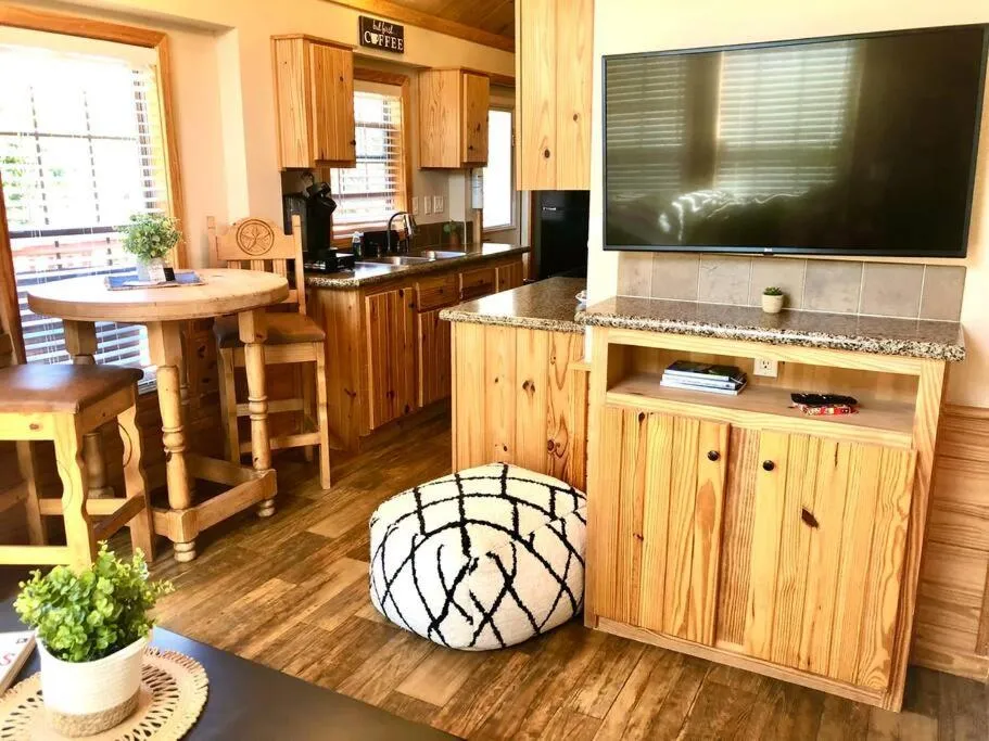 The Armadillo Cabin - Cabins At Rim Rock