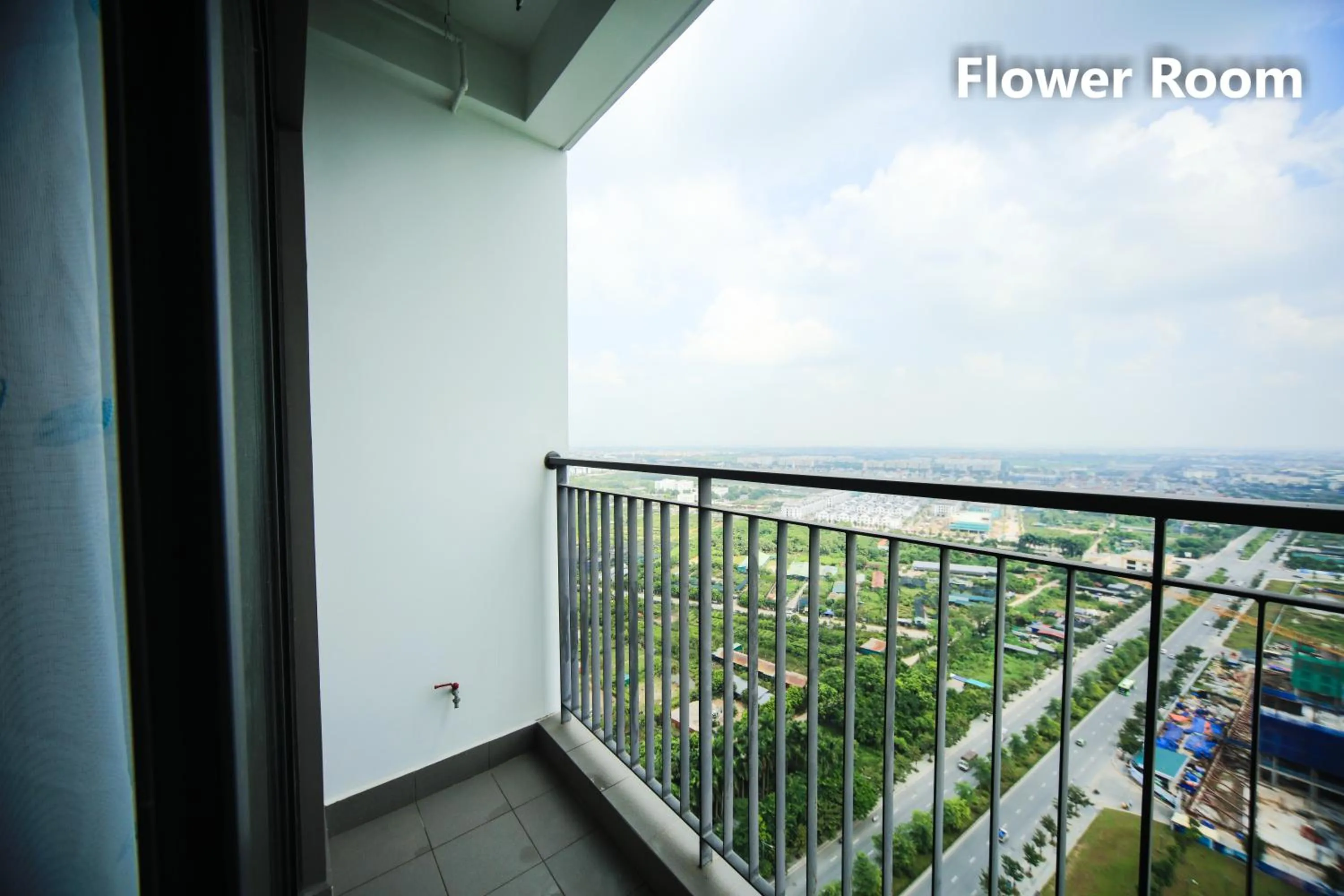 Quiet street view in Apartment 1BR-FL27th-R103 Building-Vinhome Ocean Park