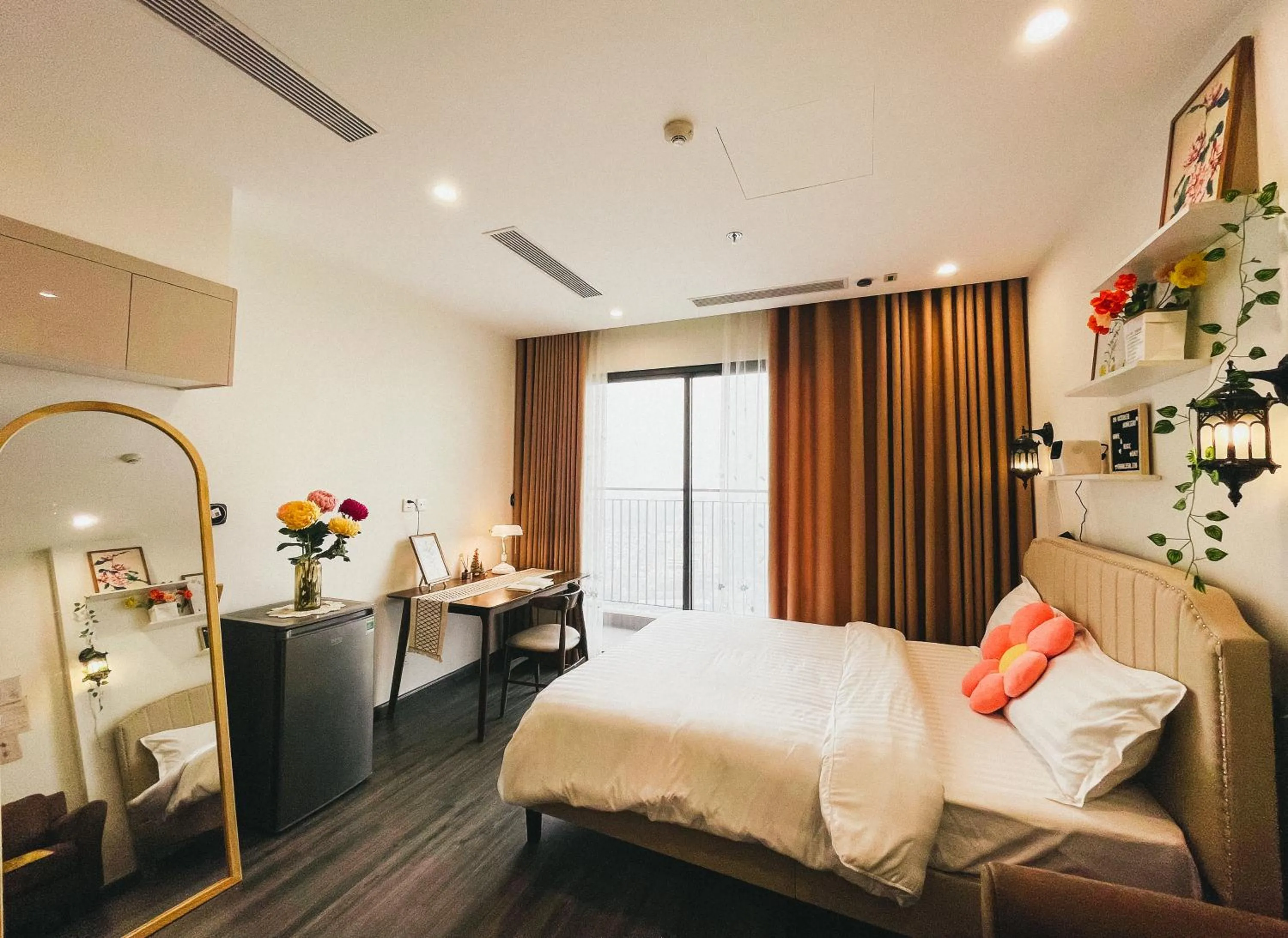 Bed in Apartment 1BR-FL27th-R103 Building-Vinhome Ocean Park