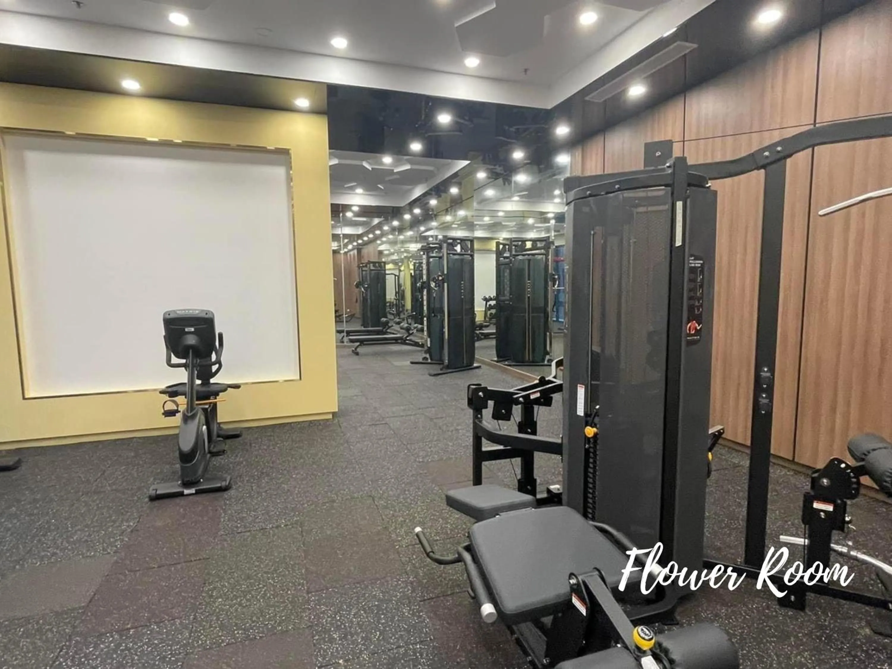 Fitness centre/facilities in Apartment 1BR-FL27th-R103 Building-Vinhome Ocean Park