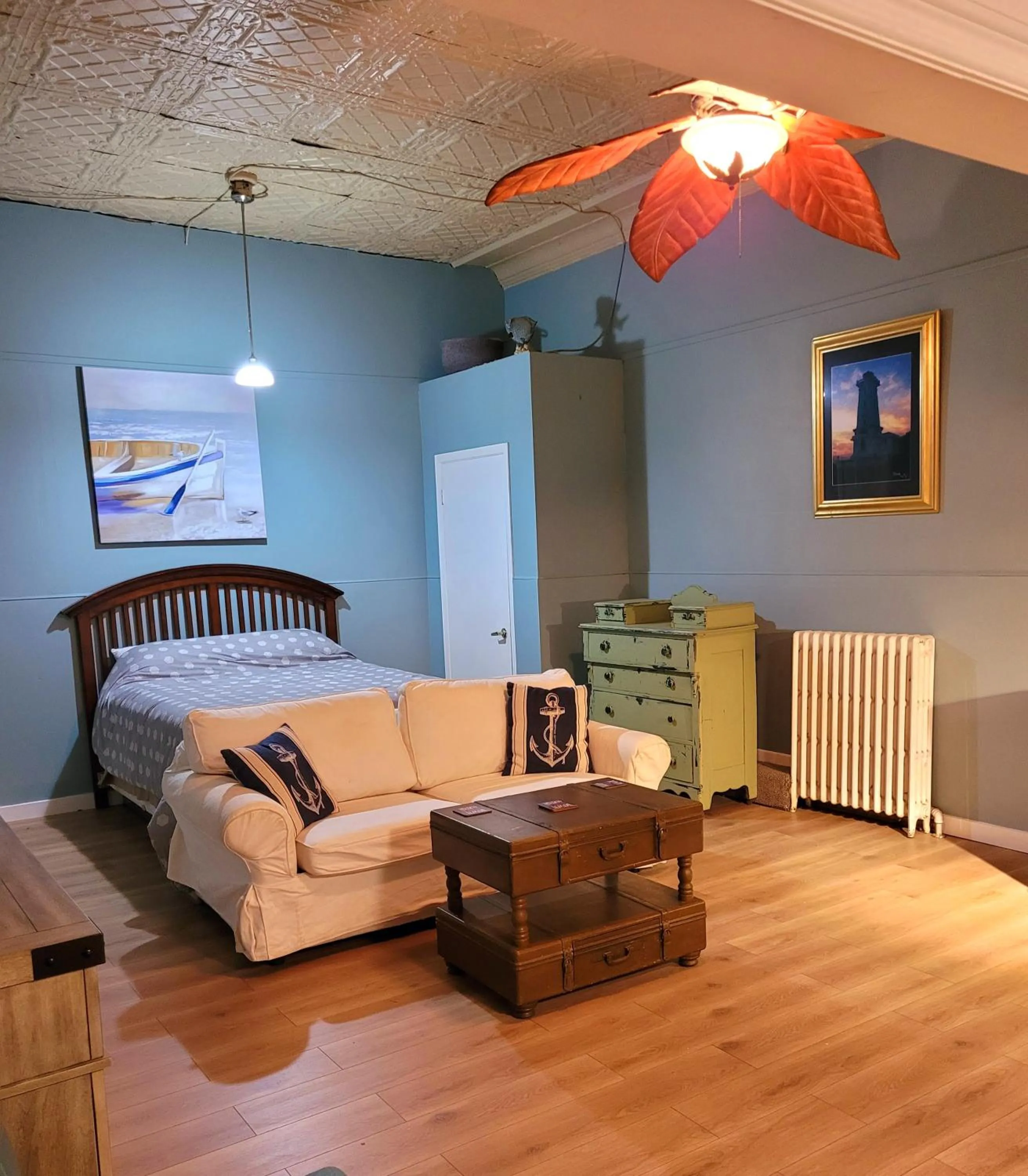 Bed in Canalside Restaurant & Inn