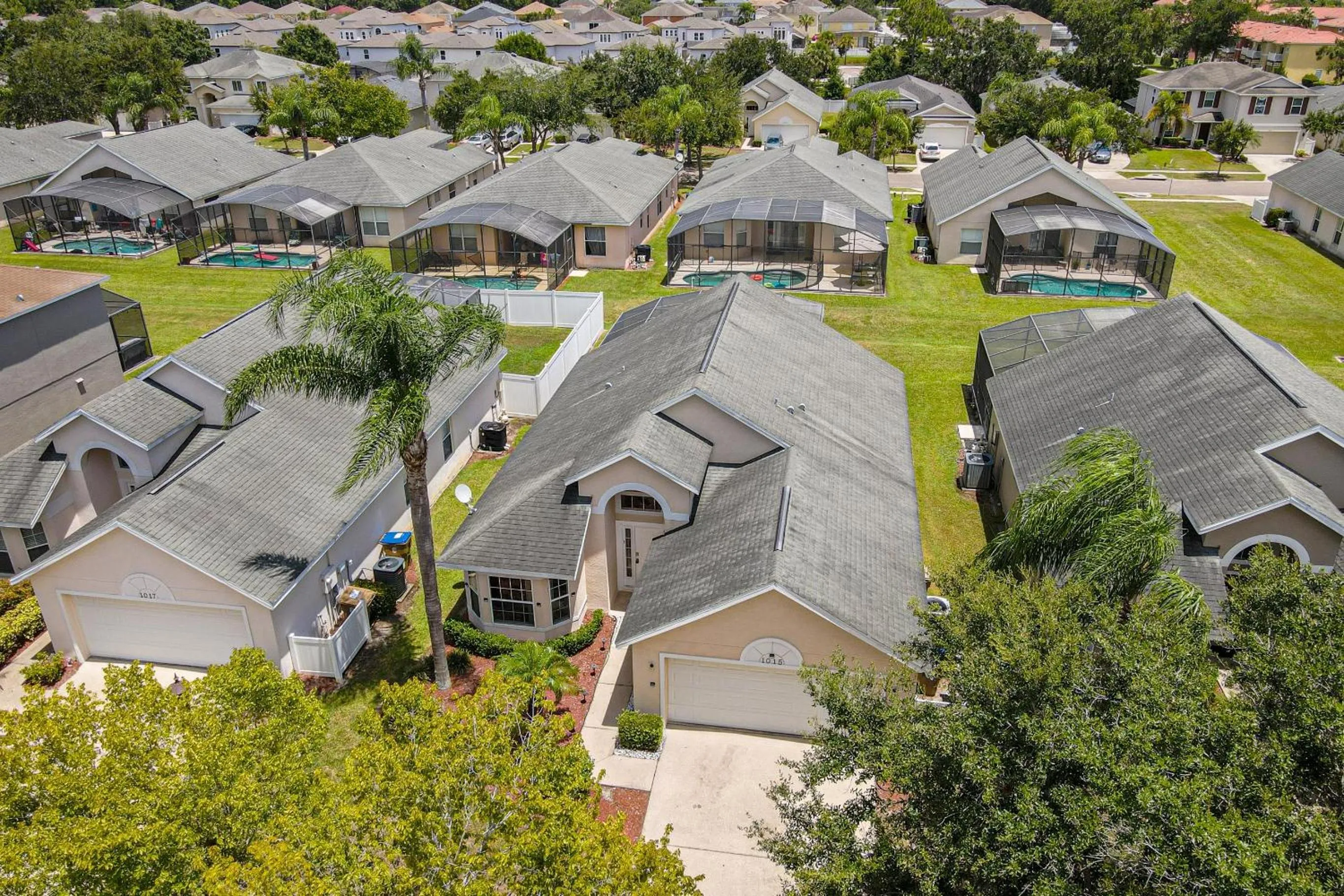 Neighbourhood in Disney Area 4BR Home with Heated Private Pool