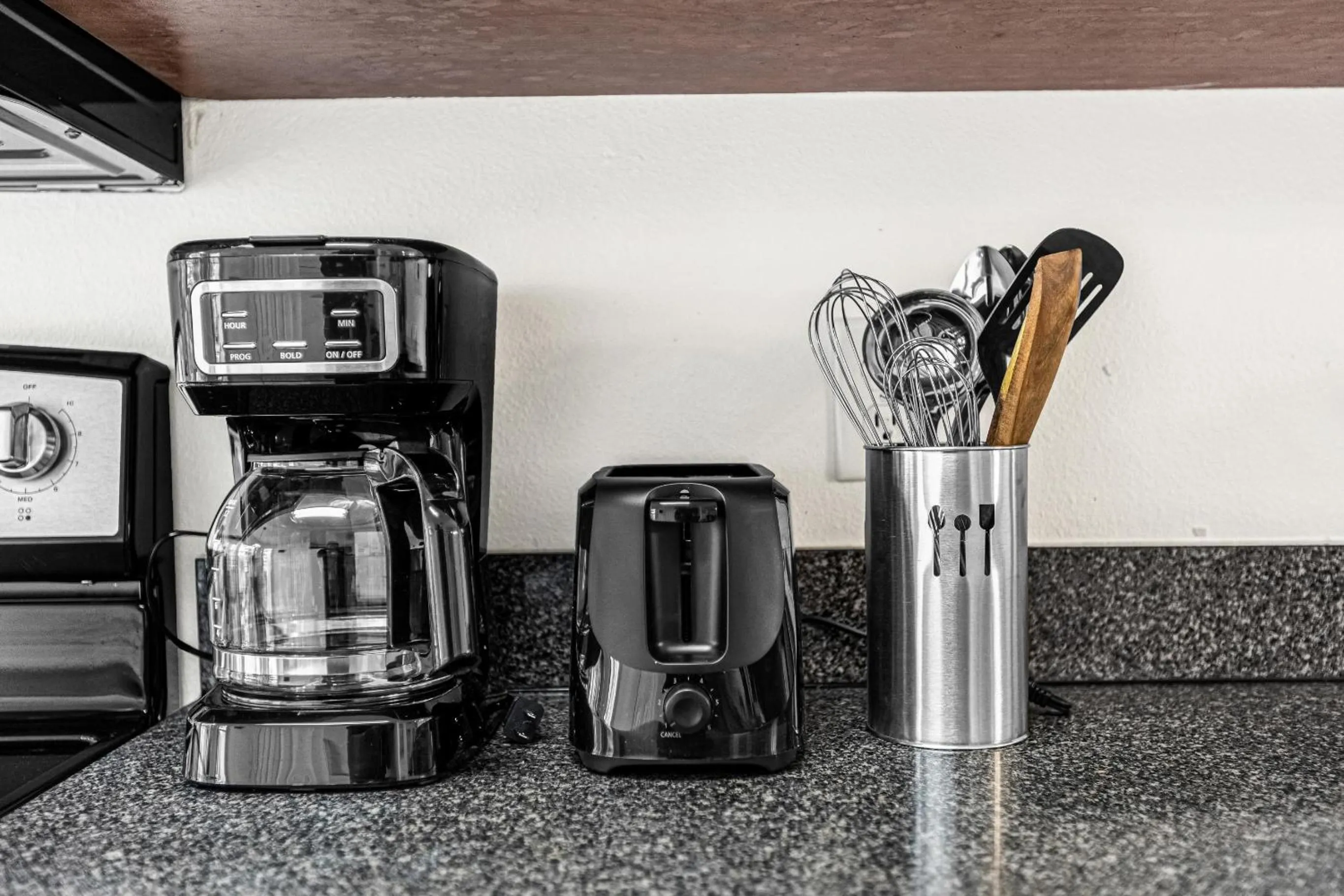 Coffee/tea facilities in Disney Area 4BR Home with Heated Private Pool