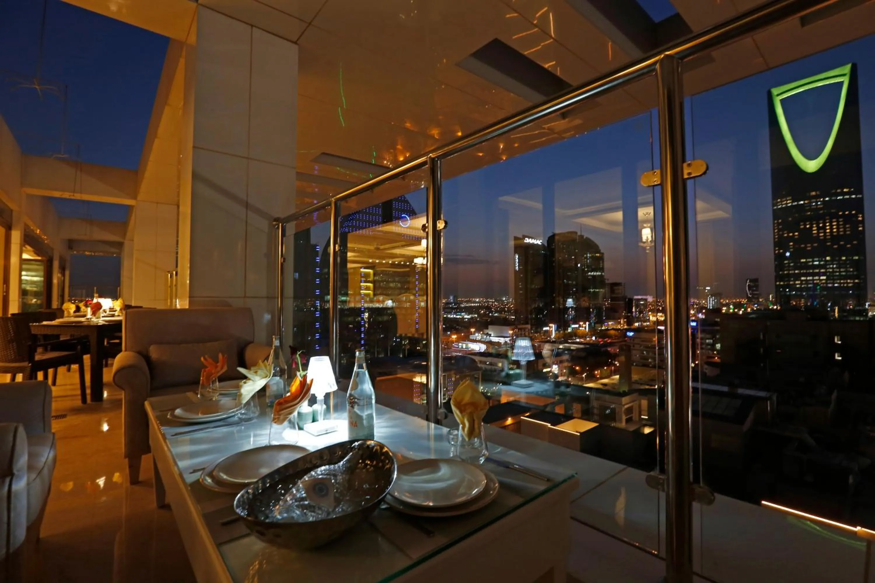 Restaurant/places to eat in Cantonal Hotel by Warwick