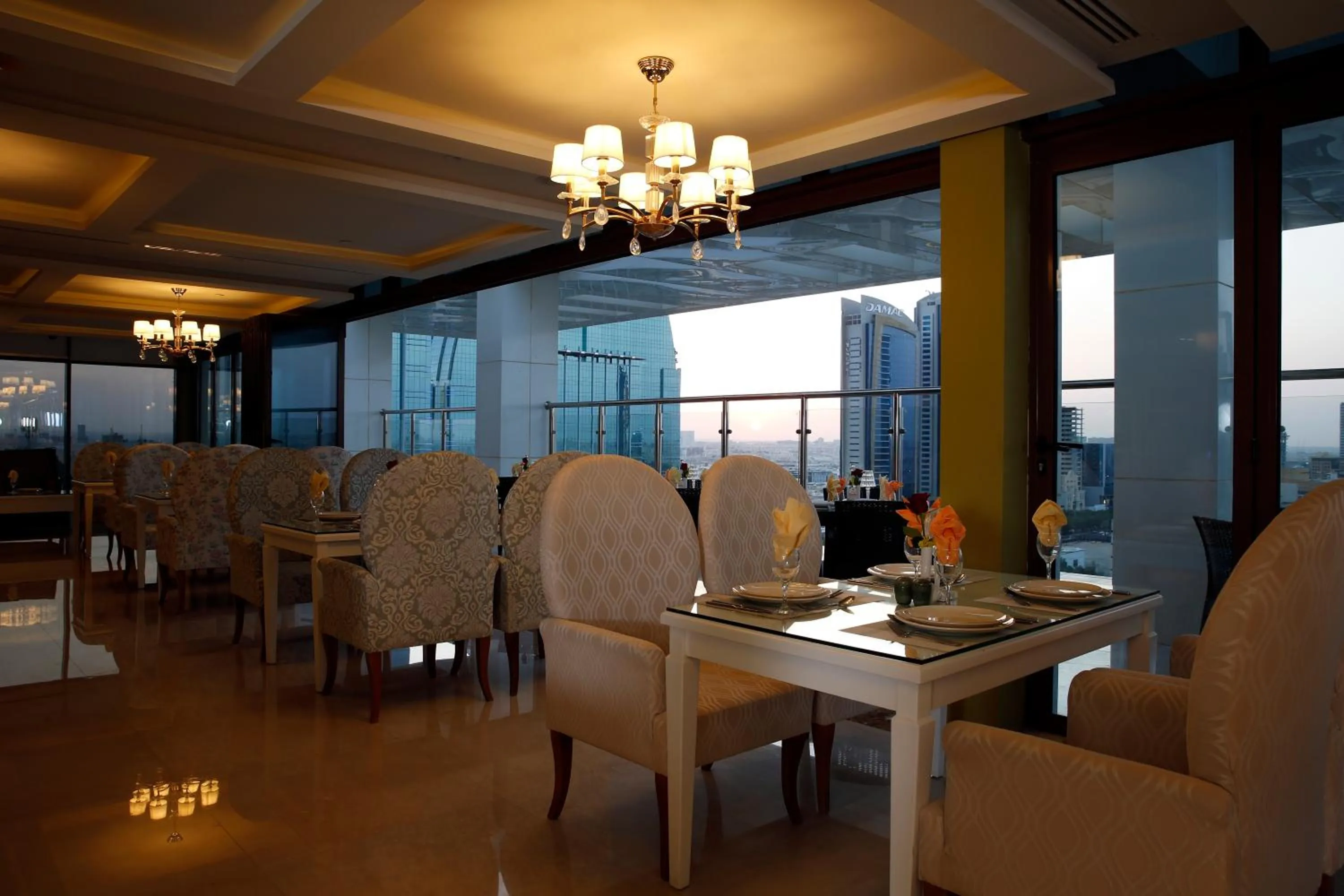 Restaurant/places to eat in Cantonal Hotel by Warwick