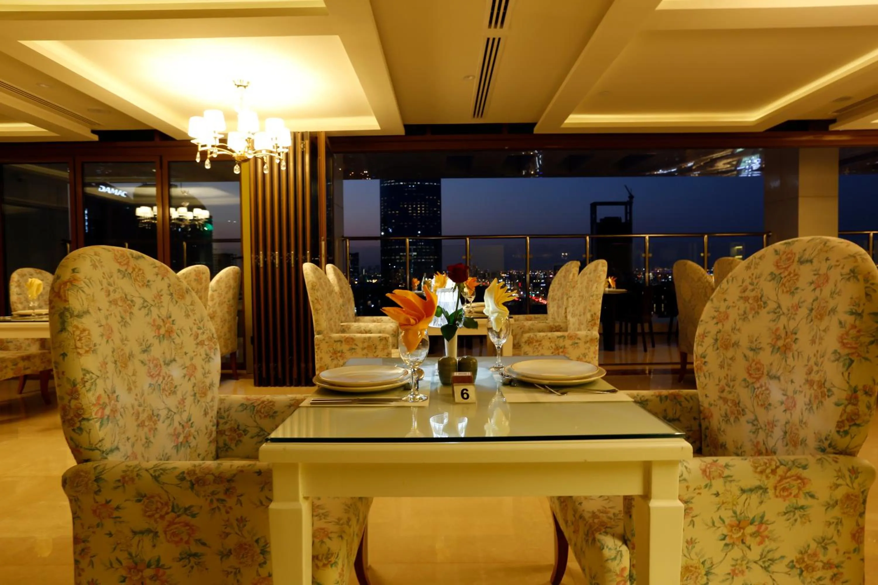 Restaurant/places to eat in Cantonal Hotel by Warwick